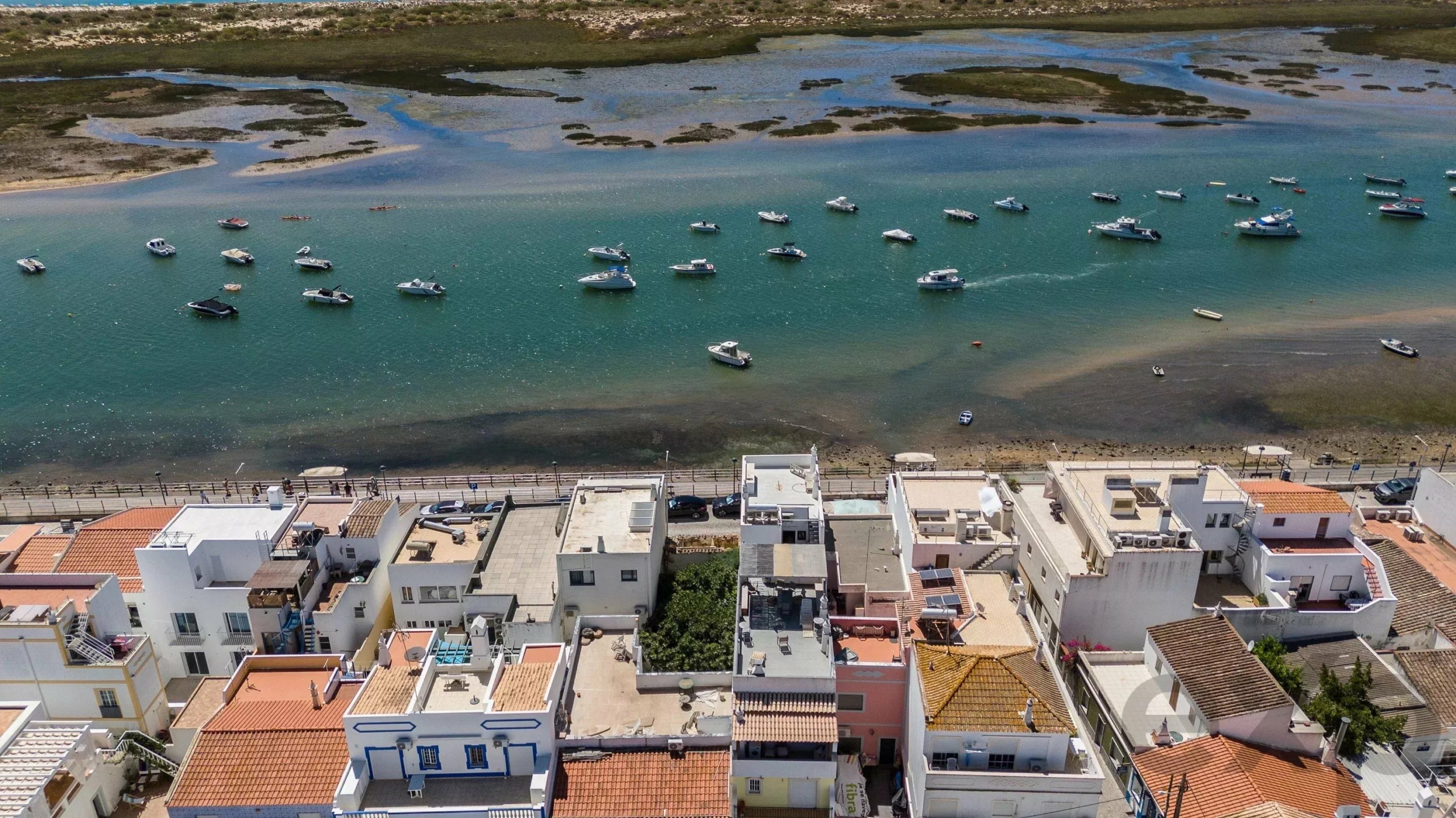 Moradia com projeto aprovado, primeira linha sobre a Ria Formosa, Cabanas de Tavira