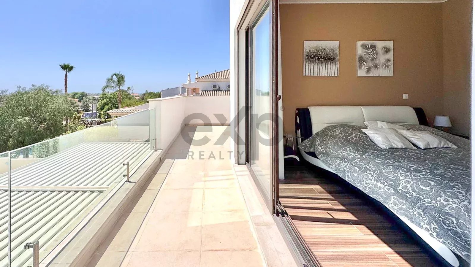 Luxury 4-bedroom villa of 437 m² with swimming pool – Mexilhoeira Grande, Portimão