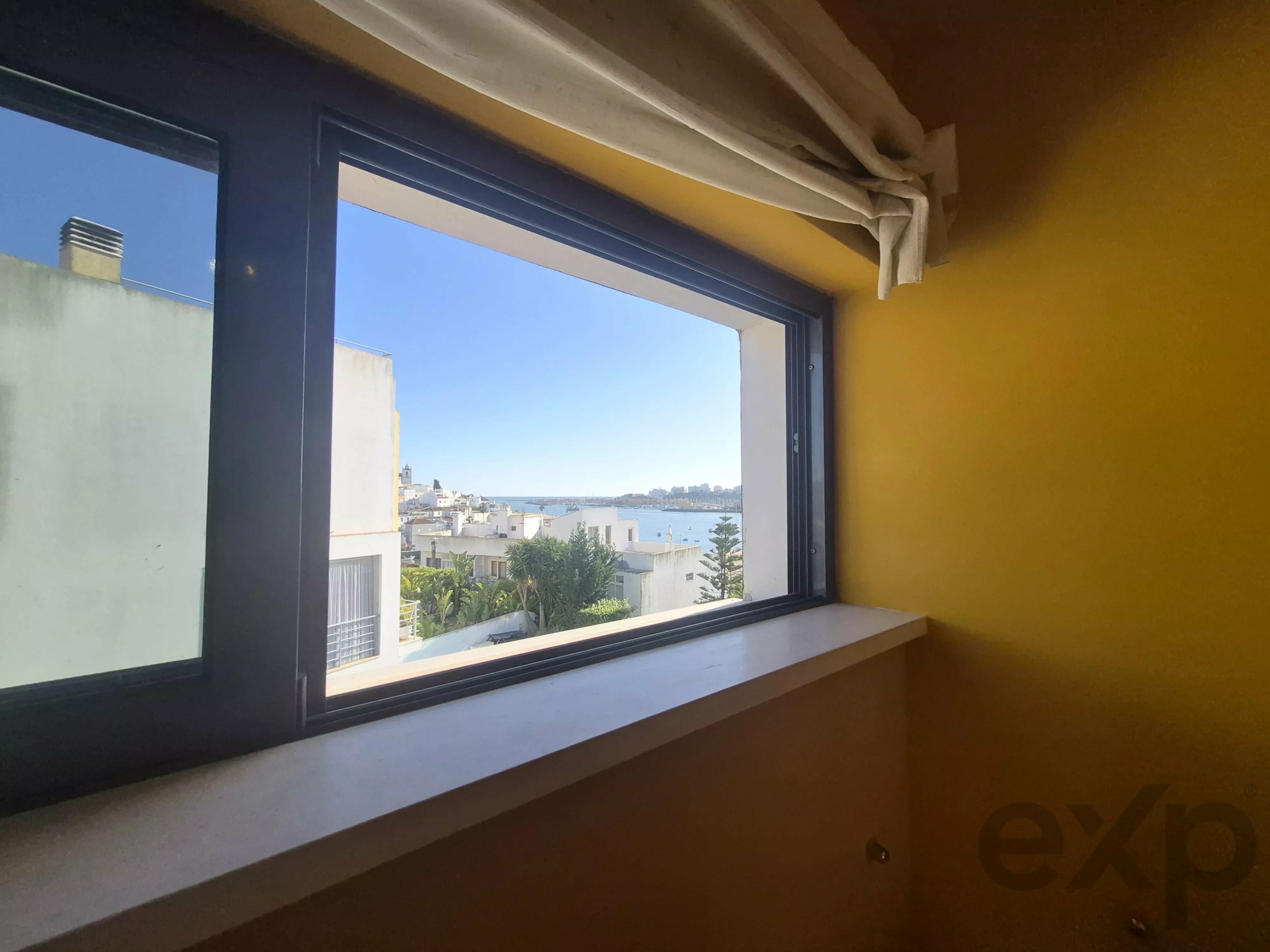 Semi-detached house with independent Apartment & rooftop – Exceptional panoramic view