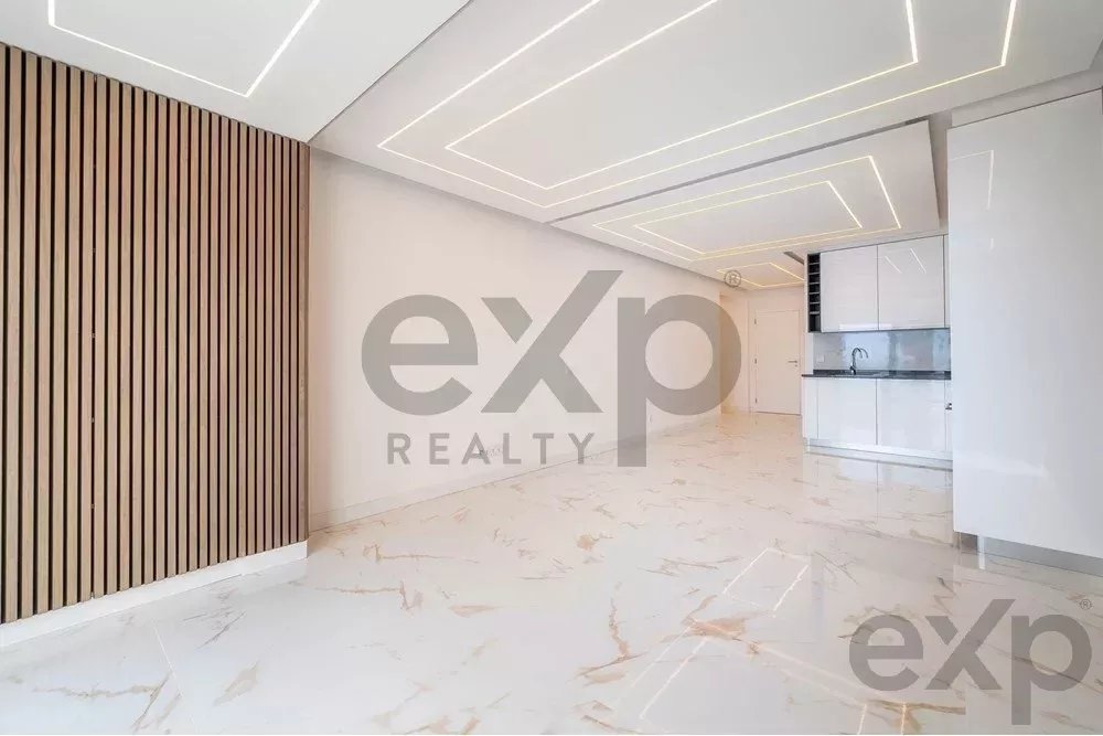 Modern 2-Bedroom Beachfront Apartment in Quarteira