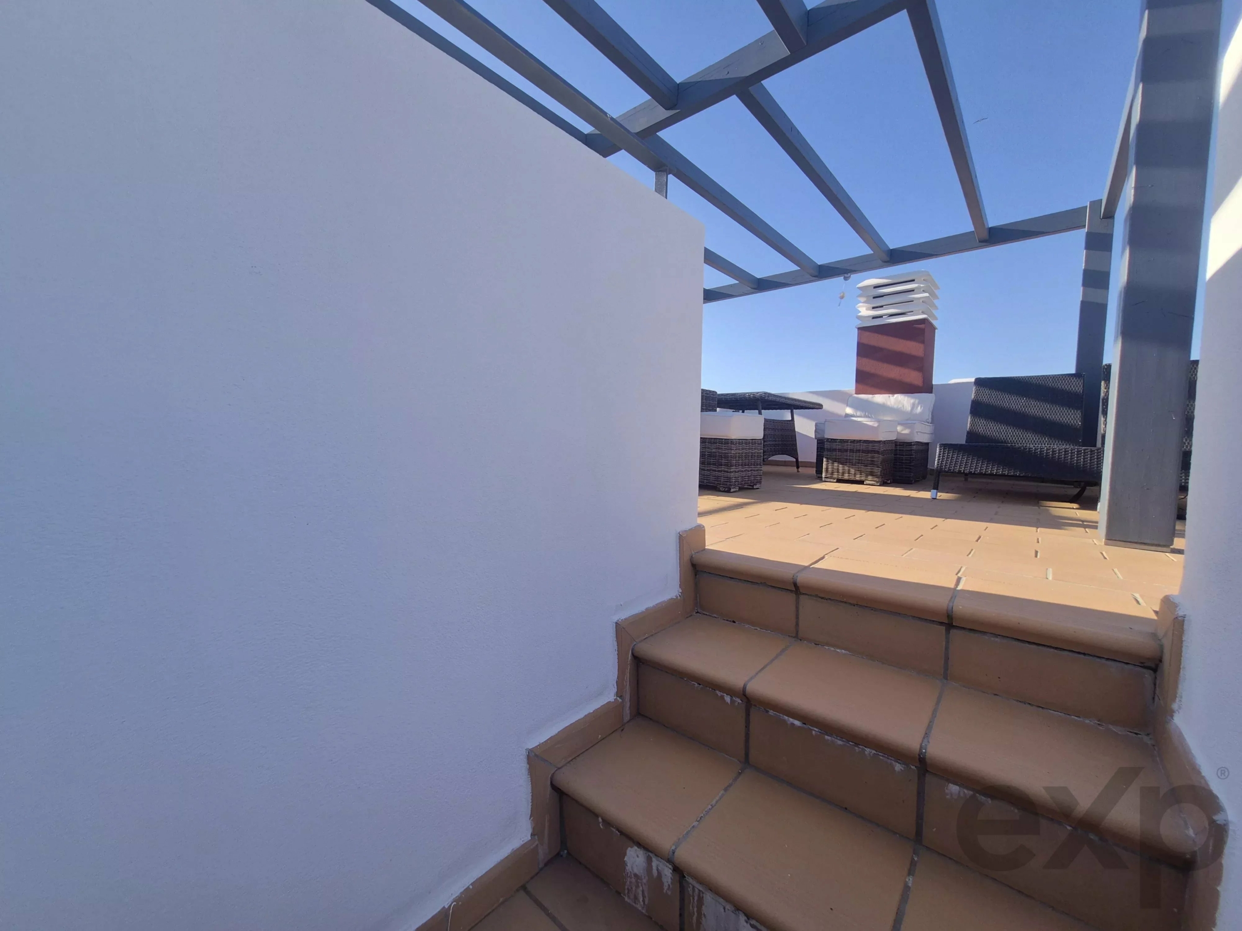 Semi-detached house with independent Apartment & rooftop – Exceptional panoramic view