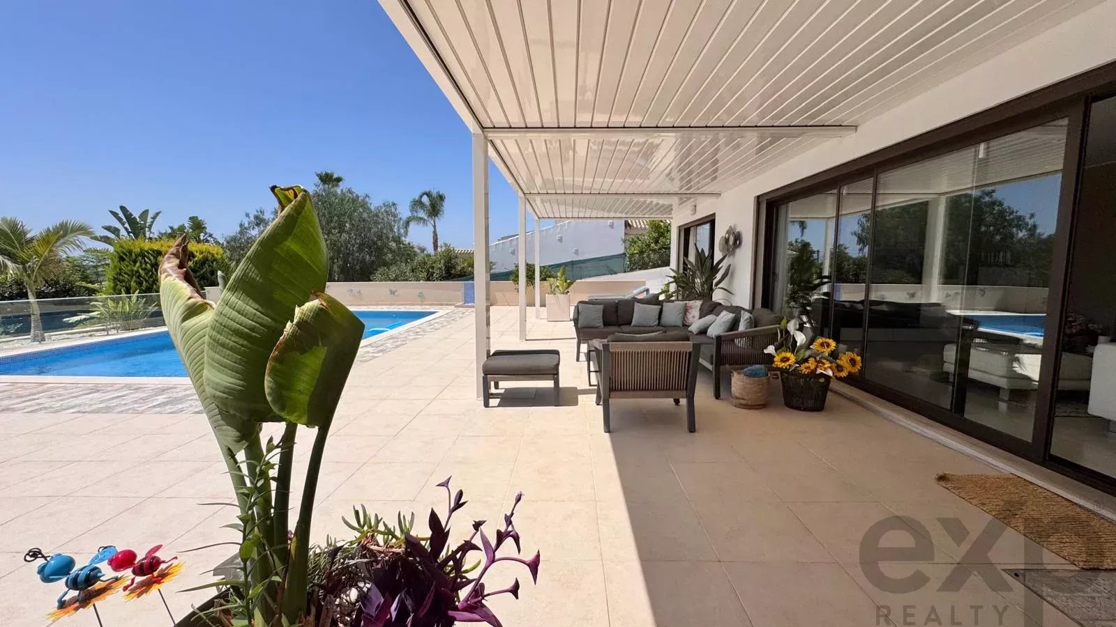 Luxury 4-bedroom villa of 437 m² with swimming pool – Mexilhoeira Grande, Portimão