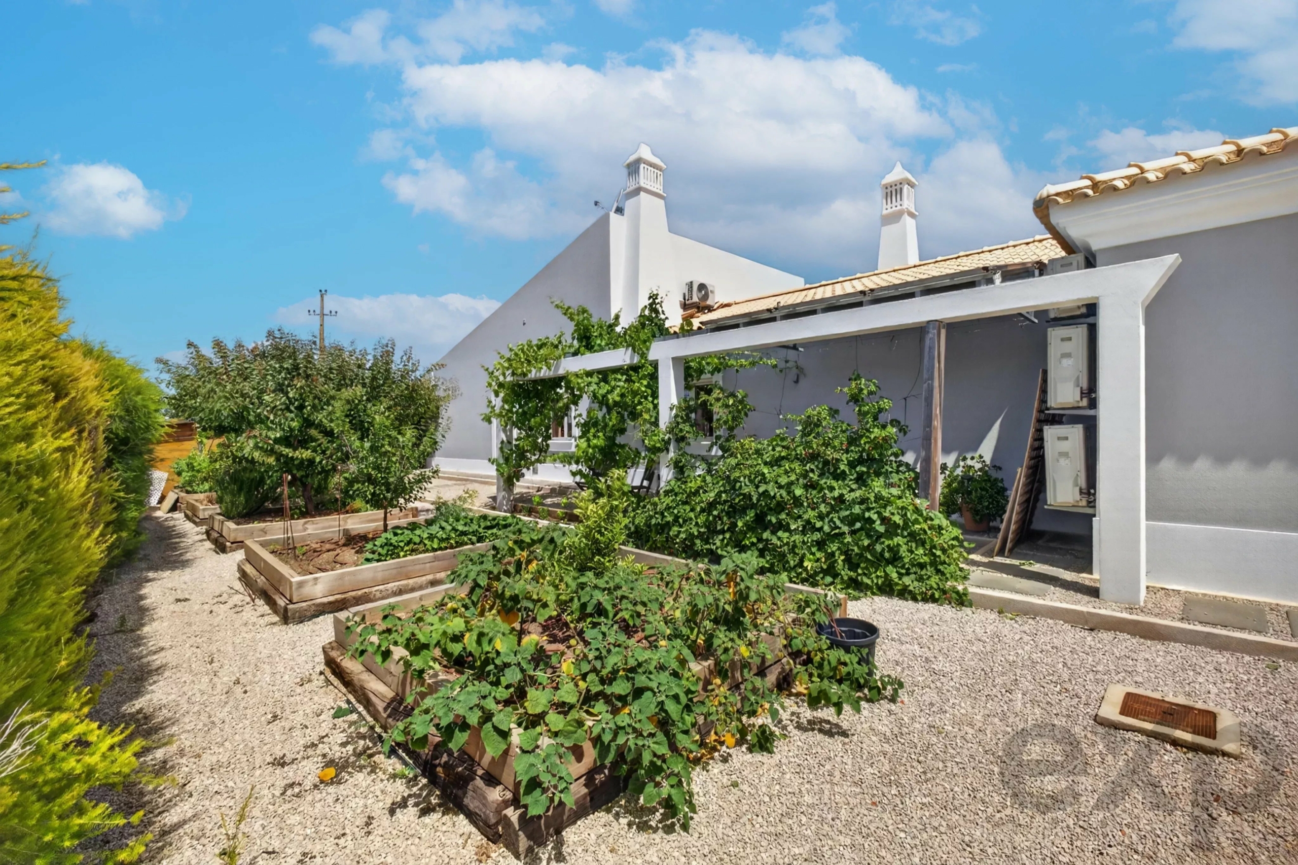Luxury Single-Story Villa | 250 m² | 4 Bedrooms + Office | Private Pool | 2+ hectares | Vale da Rosa, Estoi, Faro