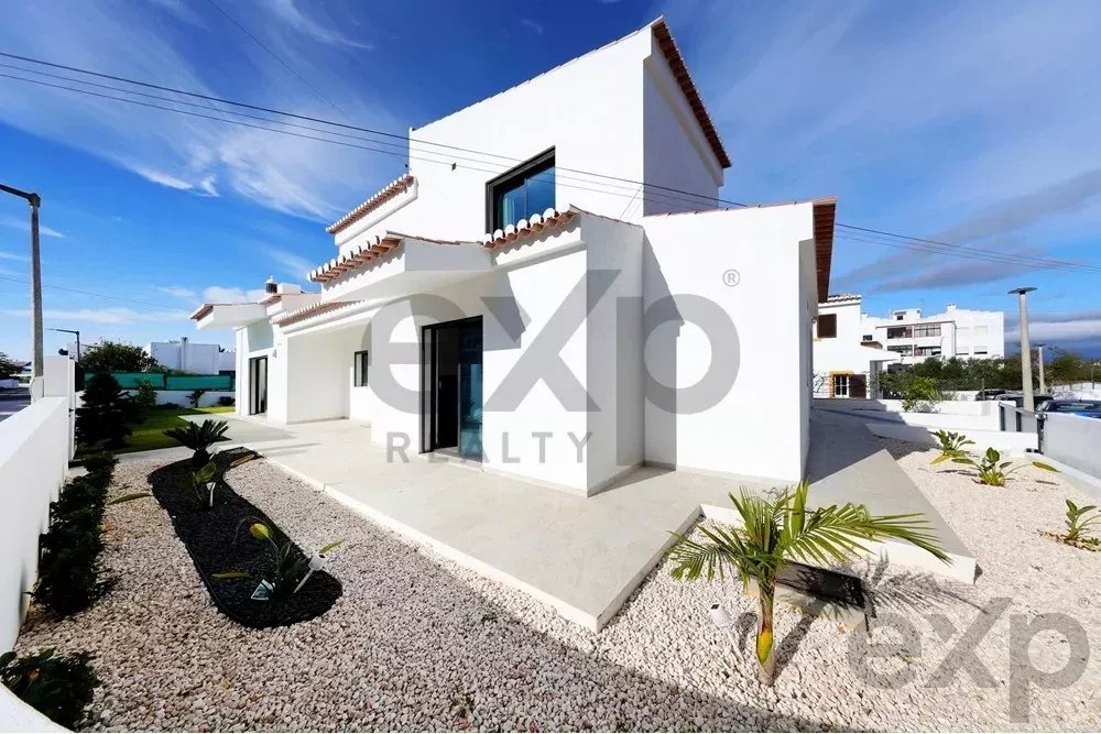New T4 villa 5 min car to the Beach.