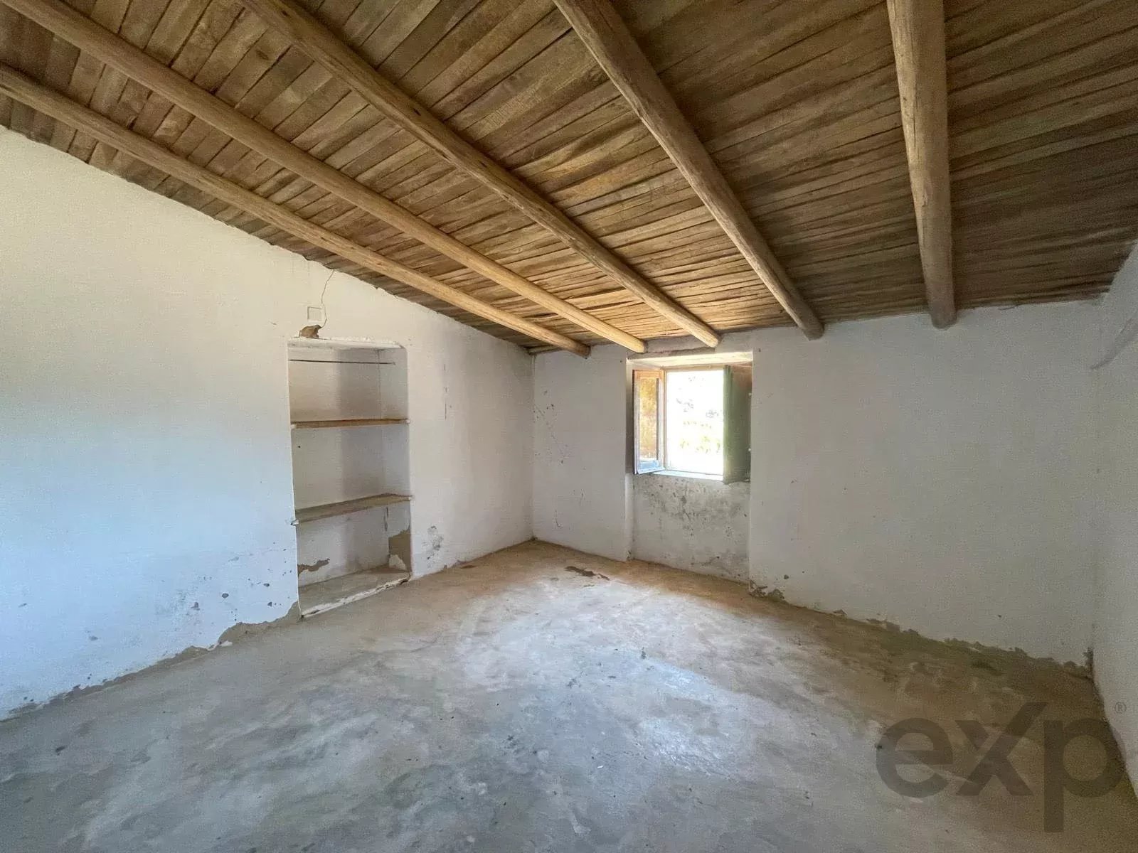 Traditional Farmhouse with Exceptional Equestrian Potential in São Marcos da Serra