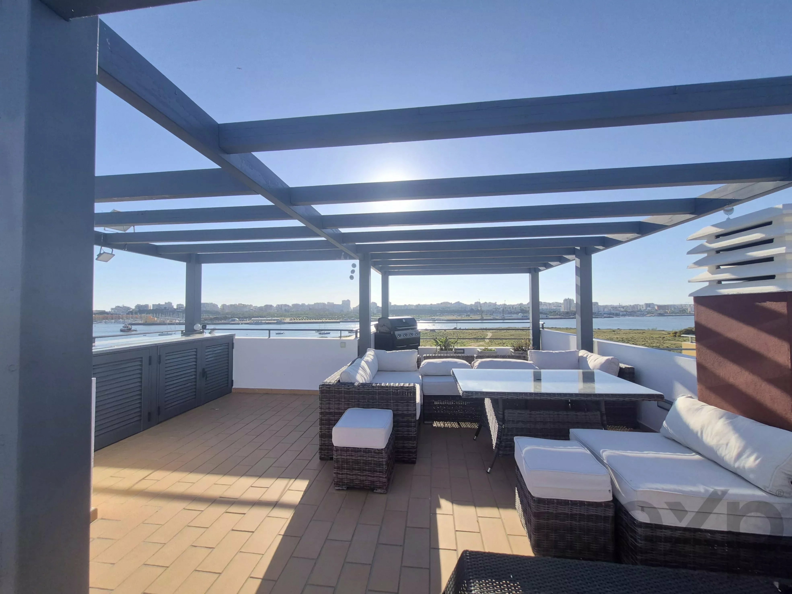 Semi-detached house with independent Apartment & rooftop – Exceptional panoramic view