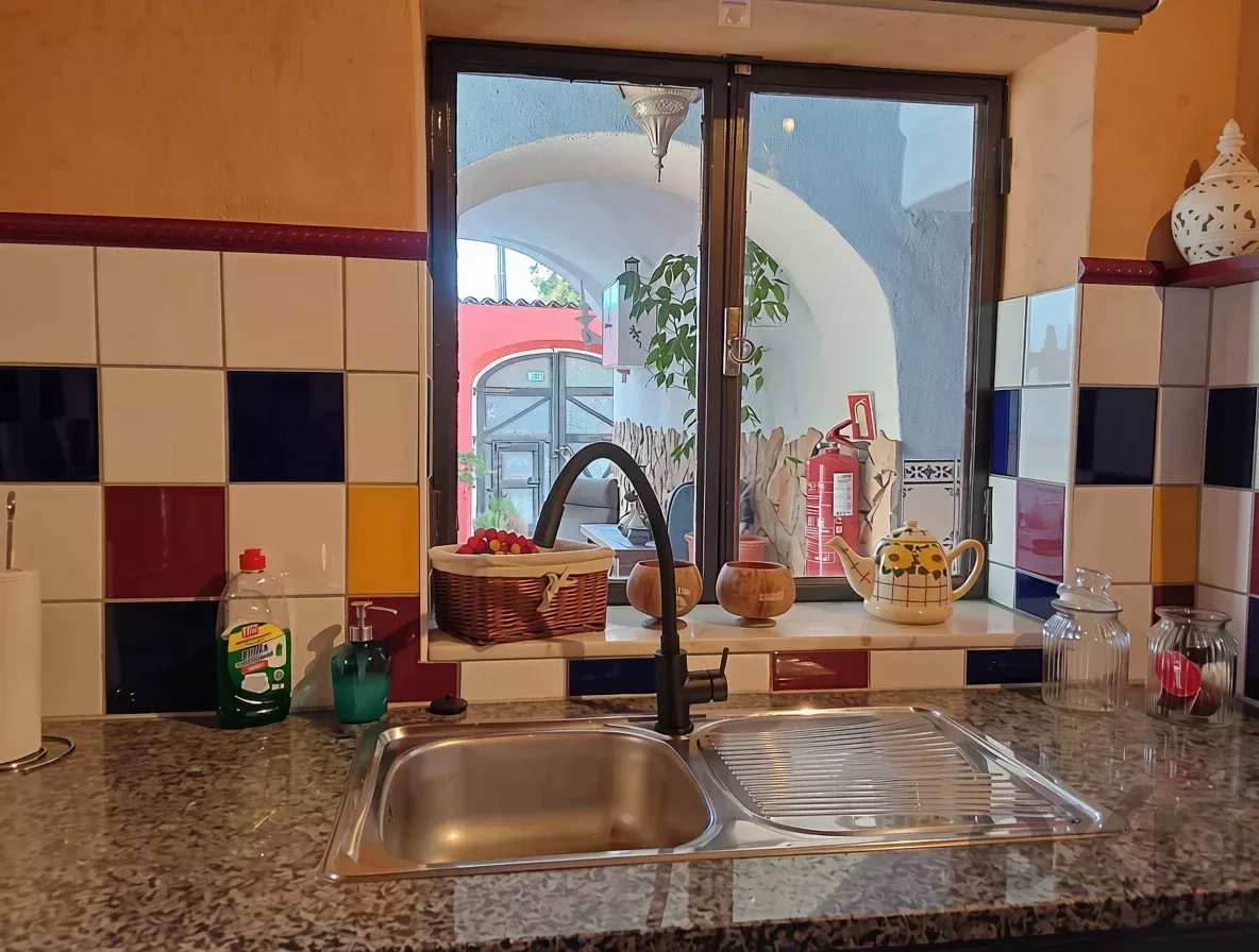 Exclusive property with five independent units and investment potential