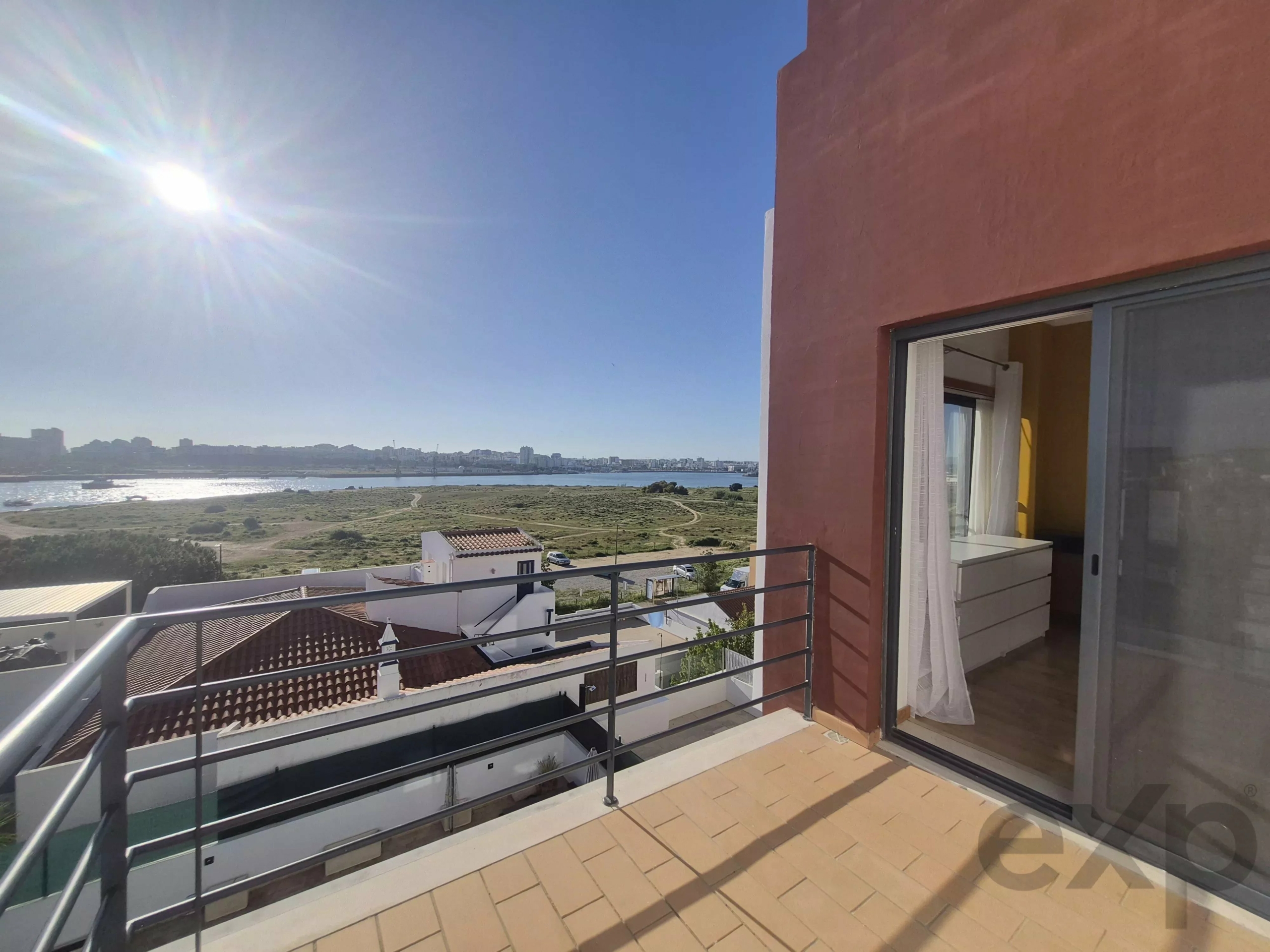 Semi-detached house with independent Apartment & rooftop – Exceptional panoramic view