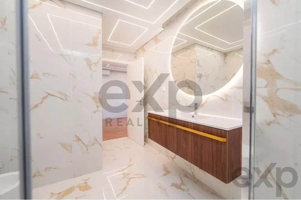 Modern 2-Bedroom Beachfront Apartment in Quarteira