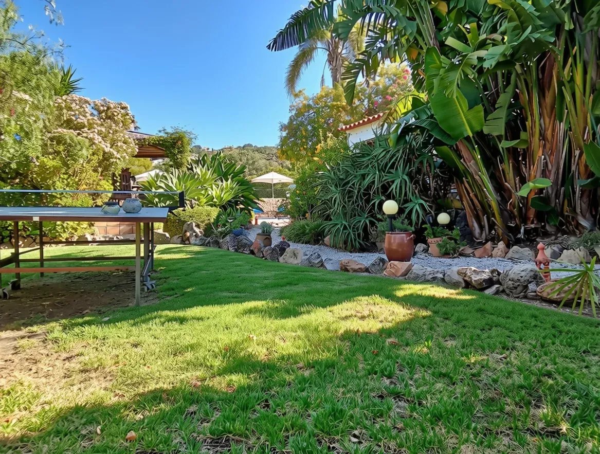Exclusive property with five independent units and investment potential