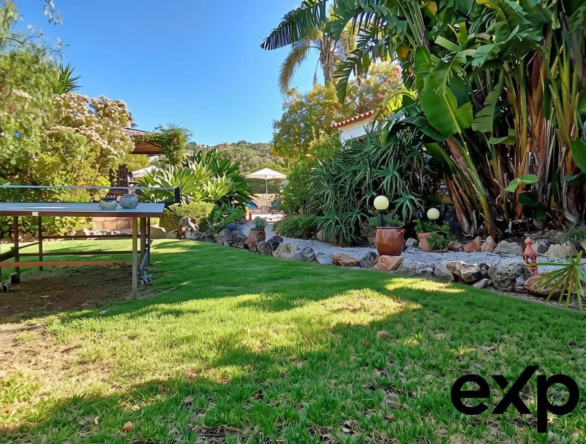 Exclusive property with five independent units and investment potential