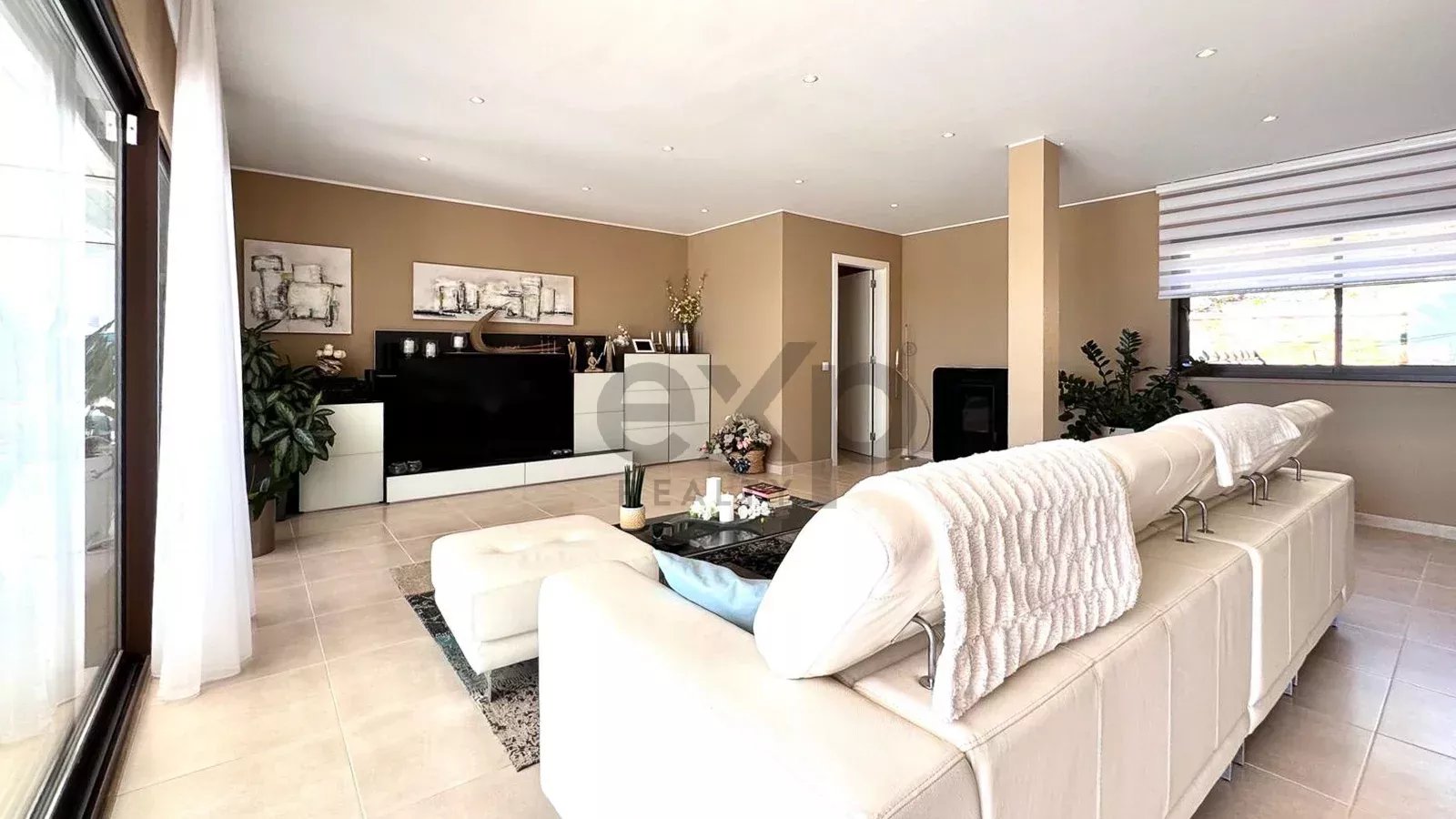 Luxury 4-bedroom villa of 437 m² with swimming pool – Mexilhoeira Grande, Portimão