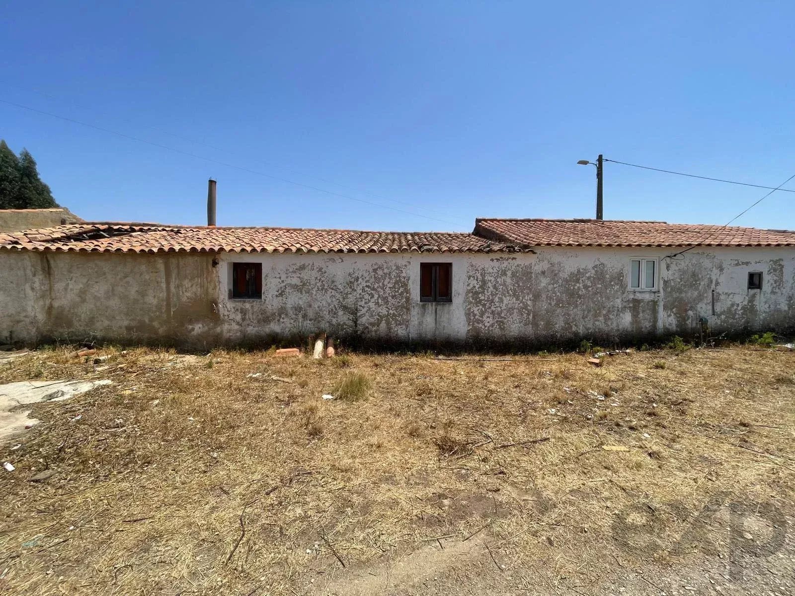 Traditional Farmhouse with Exceptional Equestrian Potential in São Marcos da Serra