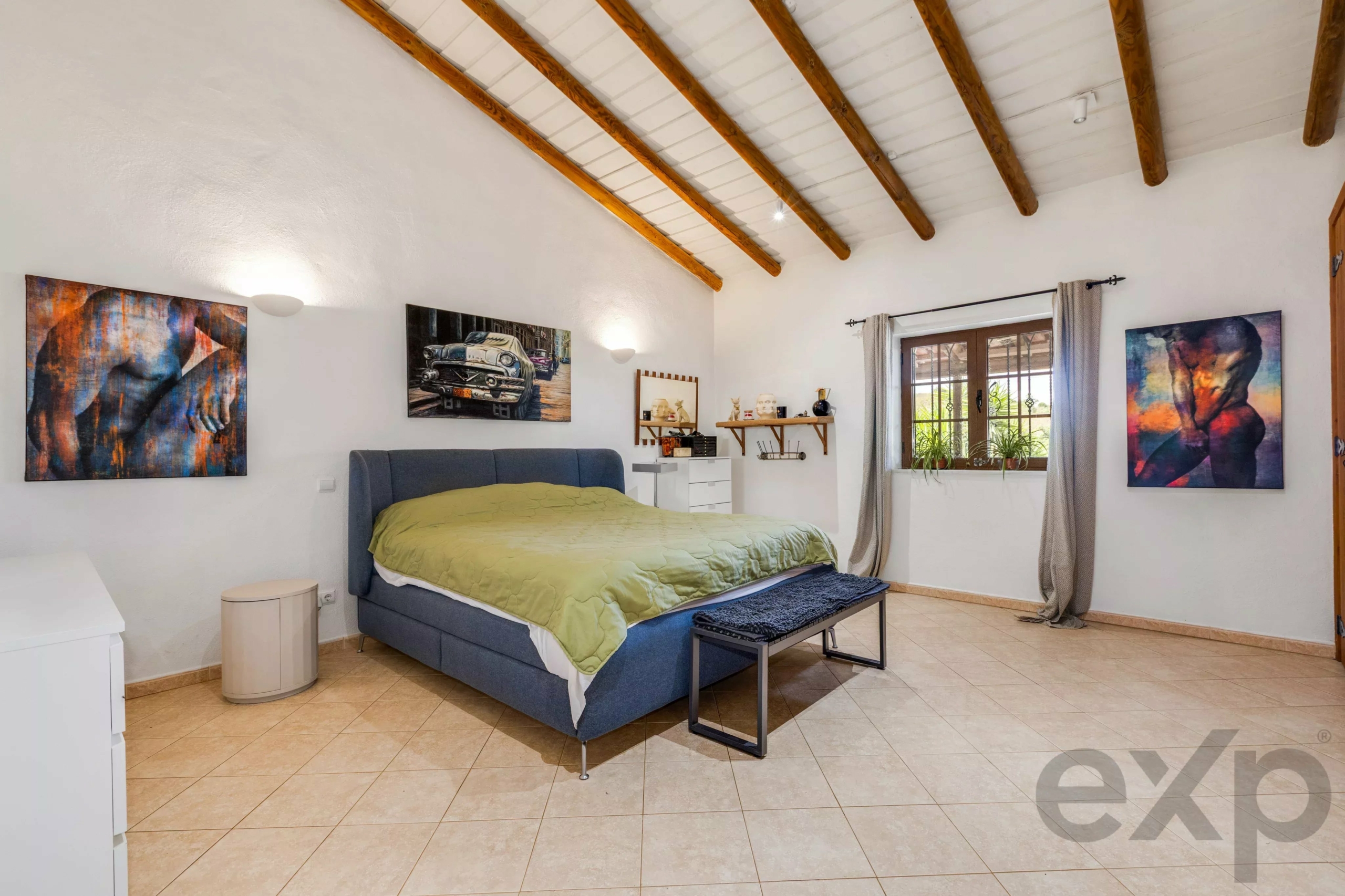 Beautiful Family Home with Equestrian Facilities Set in 2.3 hectares