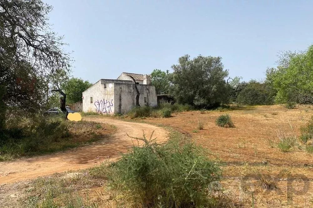 Terrain mixte rustique/urbain avec ruines à vendre dans le district de Faro
