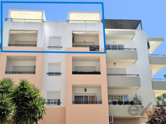 Apartamento T1 Exclusivo em Tavira: Último Piso com Terraço Privativo e Vista Mar e Cidade