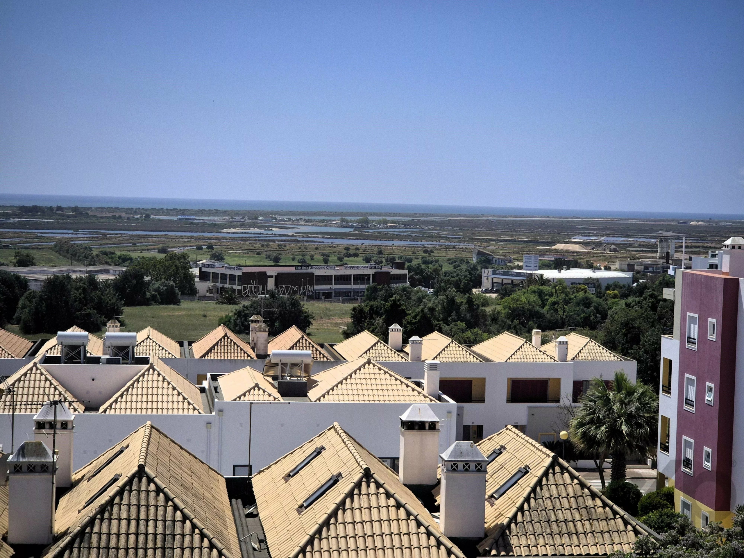 Apartamento T1 Exclusivo em Tavira: Último Piso com Terraço Privativo e Vista Mar e Cidade