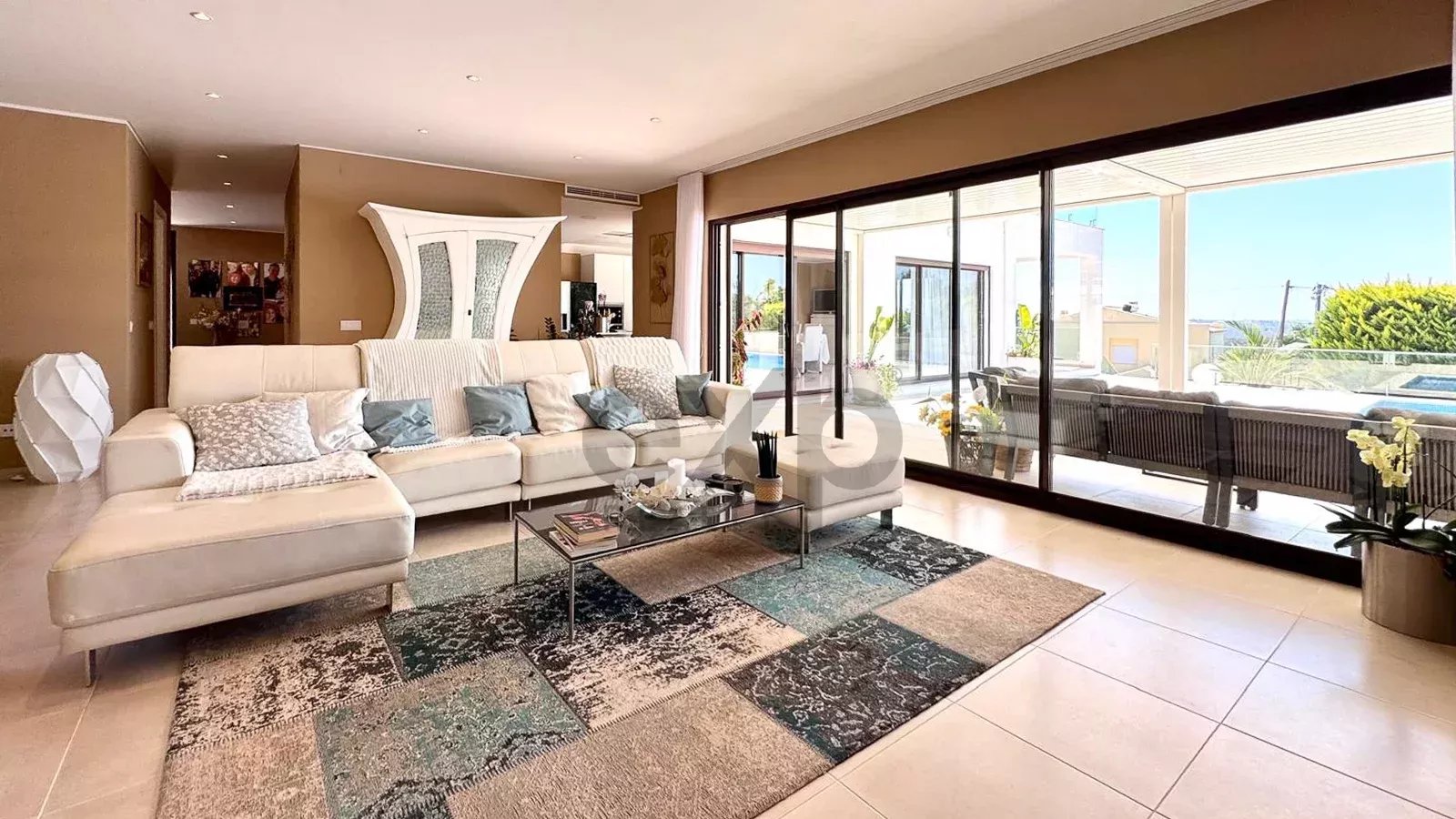 Luxury 4-bedroom villa of 437 m² with swimming pool – Mexilhoeira Grande, Portimão