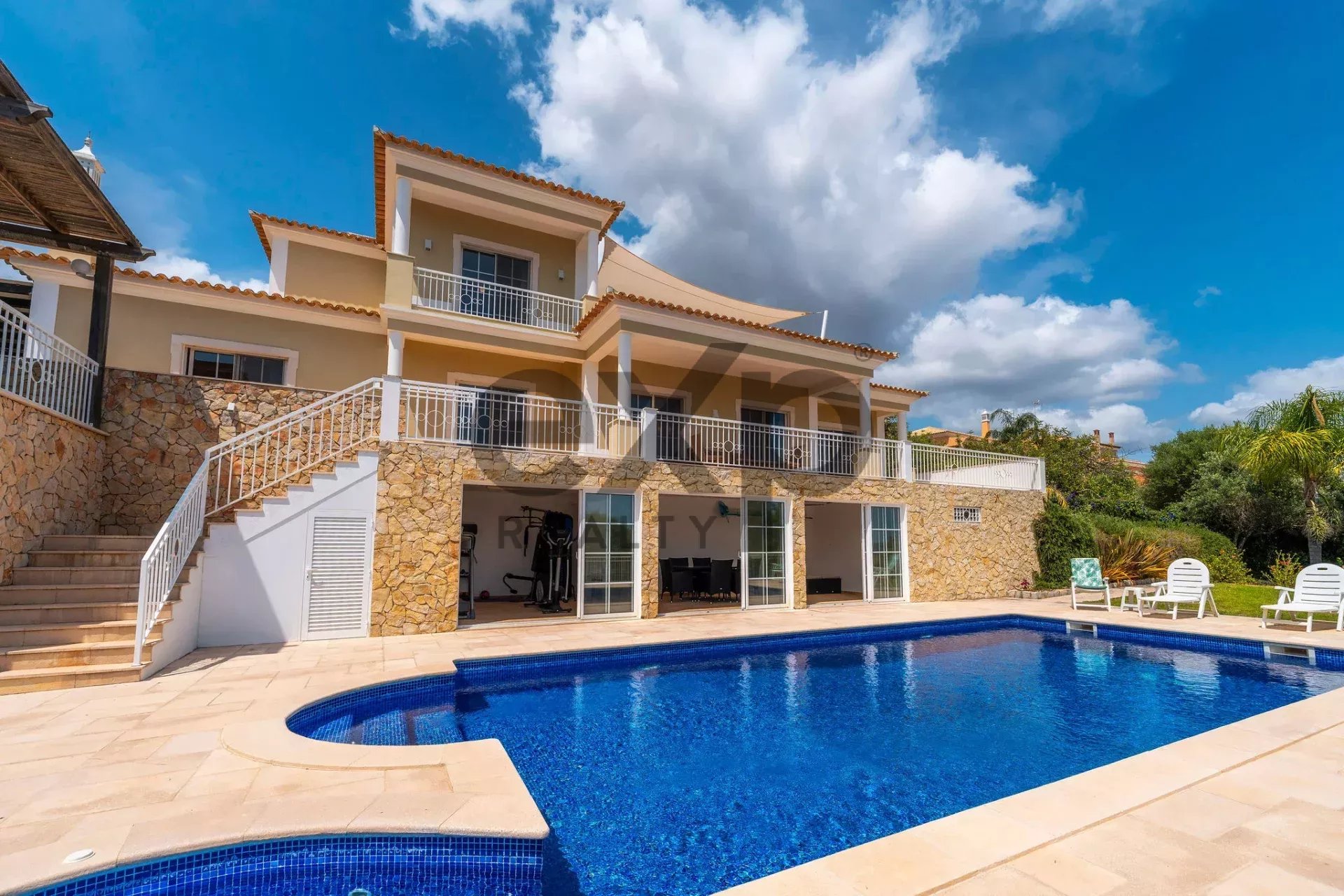 Four bedroom villa with open views and pool in São Bras de Alportel, Algarve