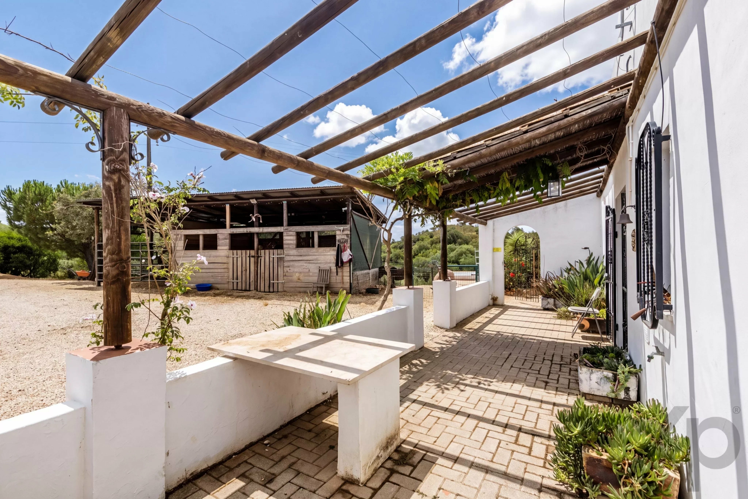 Beautiful Family Home with Equestrian Facilities Set in 2.3 hectares