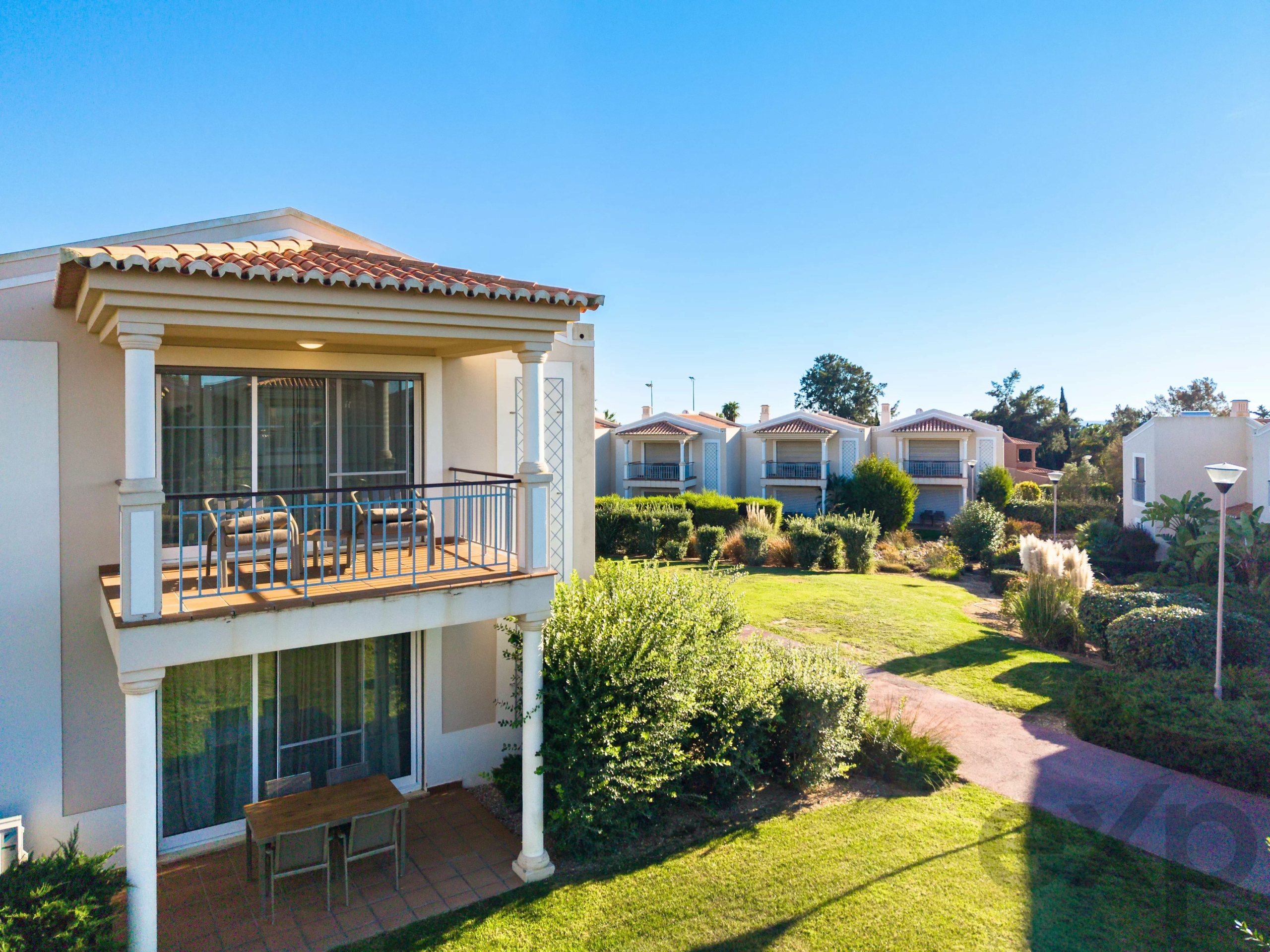 Modern 2-Bedroom Duplex in Village Resort, Carvoeiro – Algarve