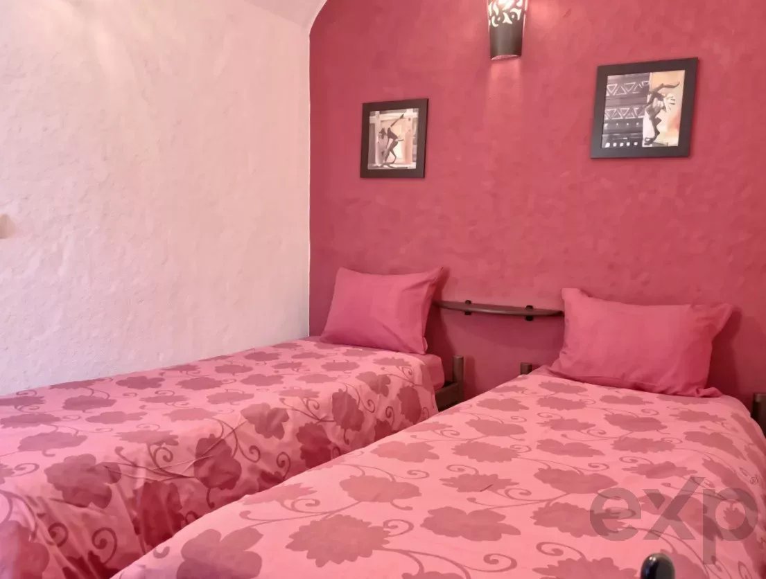 Exclusive property with five independent units and investment potential