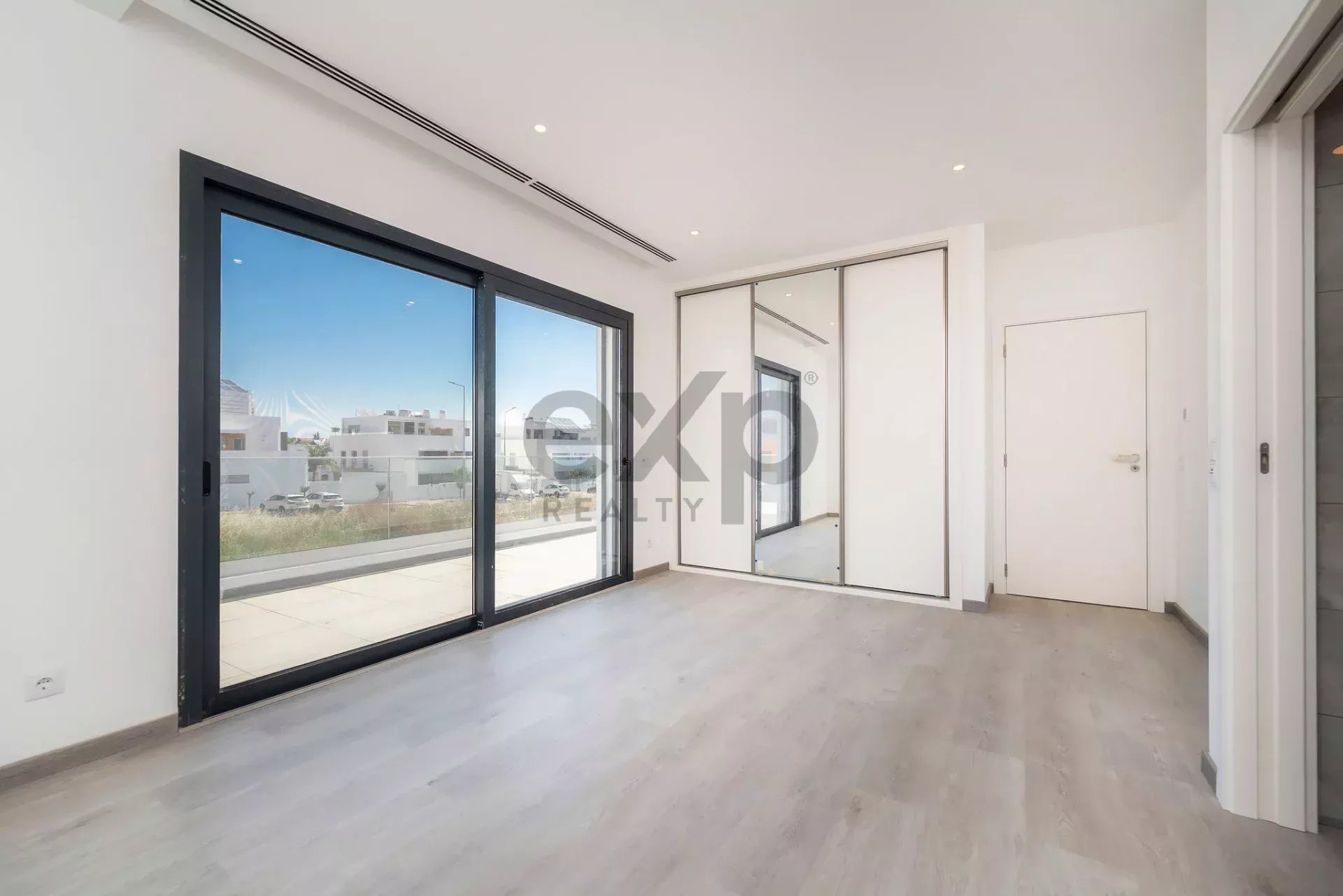 Contemporary Newly Built T6 Villa by Tavira Waterfront