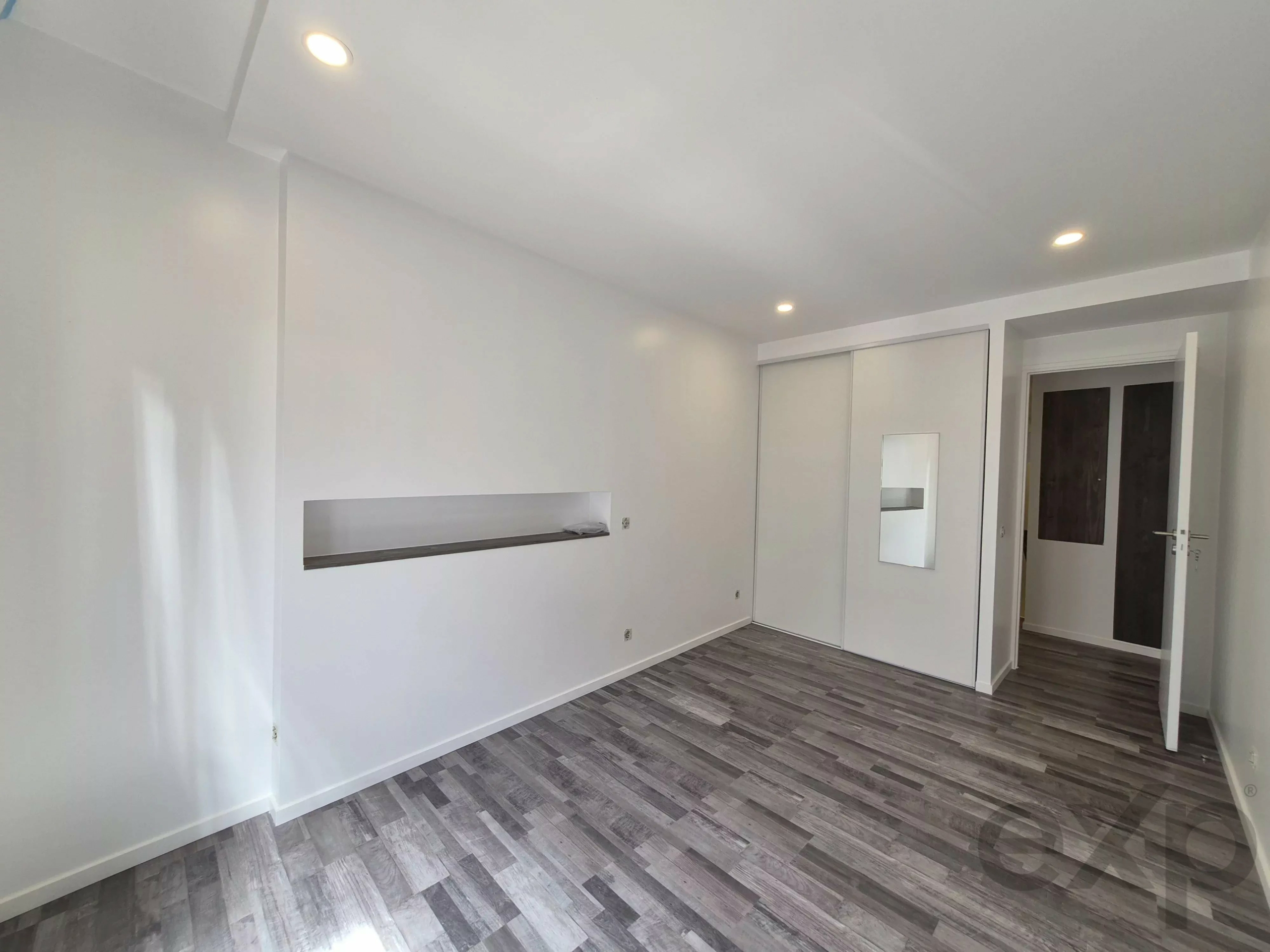 New house, 2 bedrooms, large patio, Alvor center