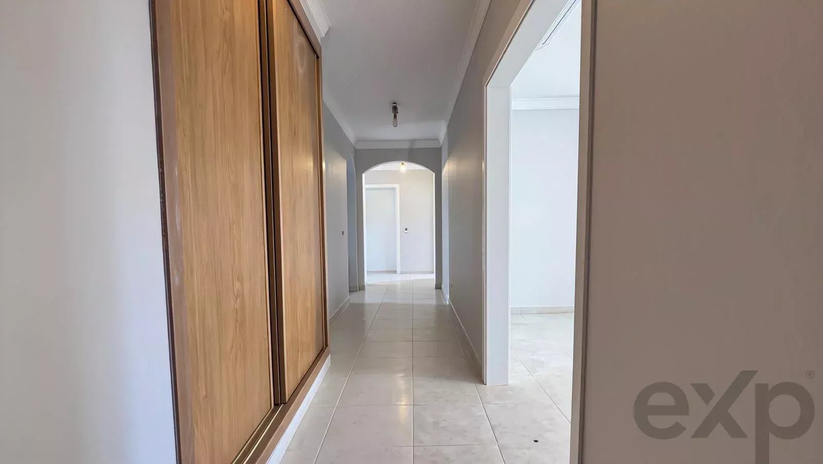 Spacious 3-Bedroom Apartment in Quelfes, Olhão