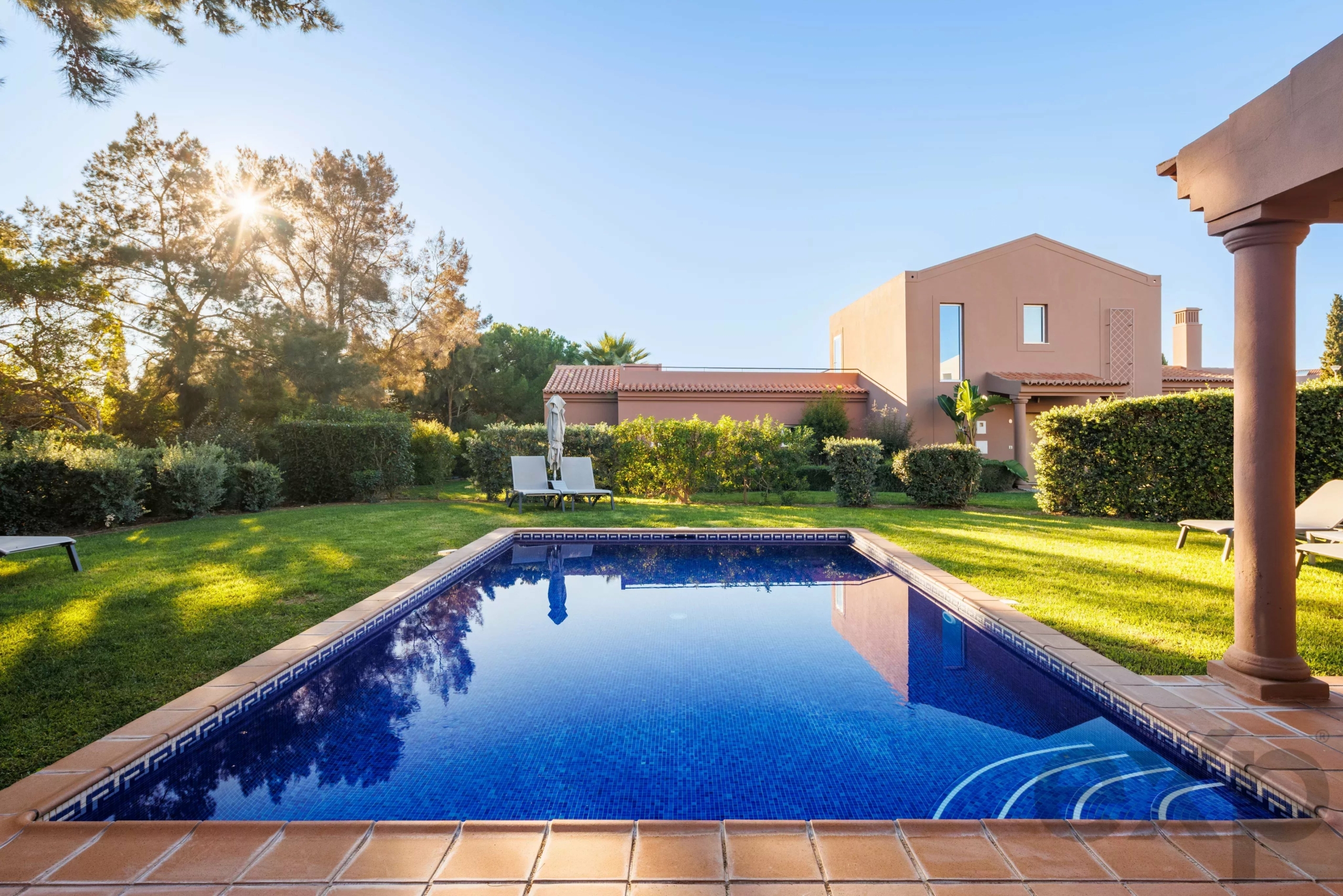 Modern T4 Villa with Private Pool in Vale da Lapa Resort