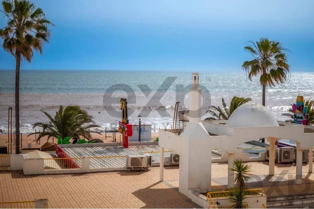 Modern 2-Bedroom Beachfront Apartment in Quarteira