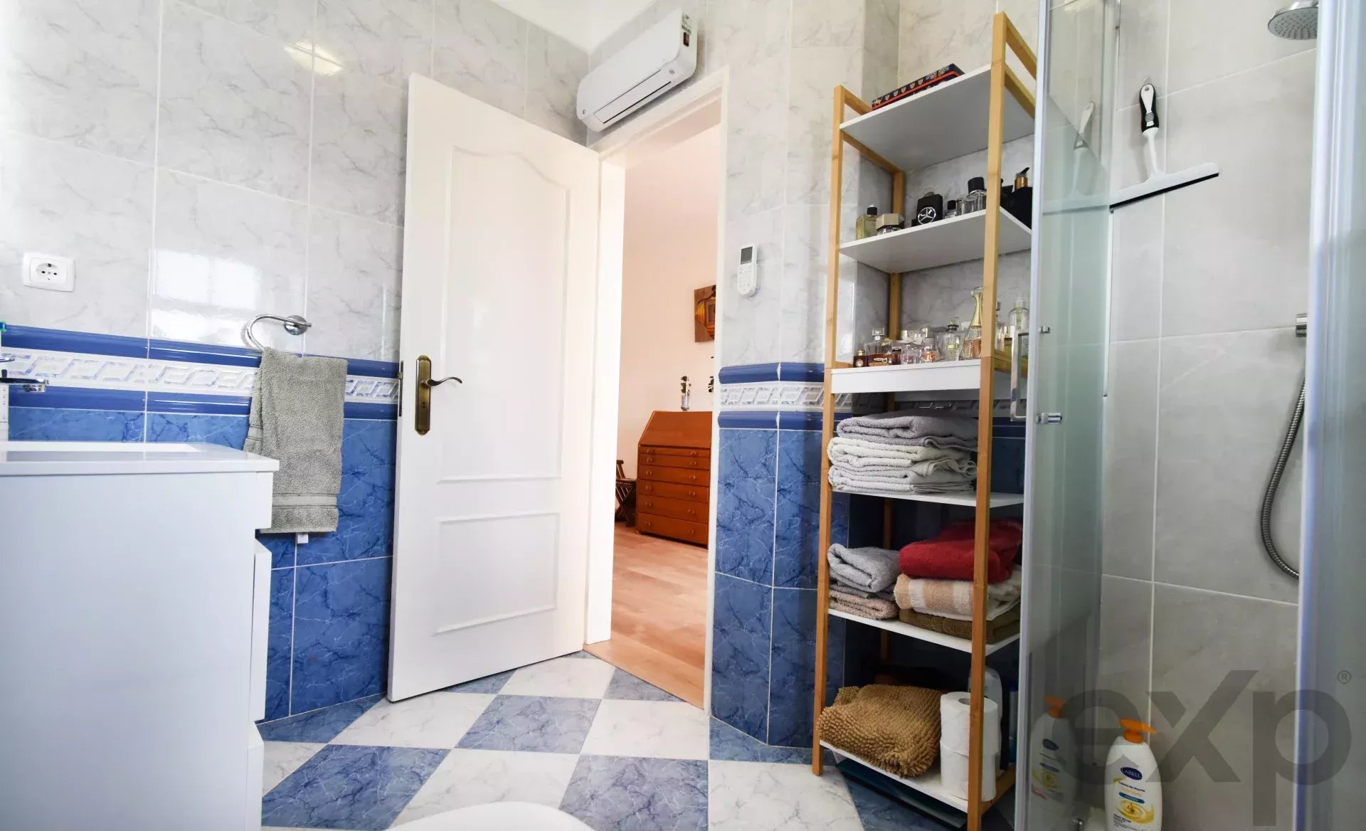 3-bedr. house + 1-bedr. annex, swimming pool and garage,