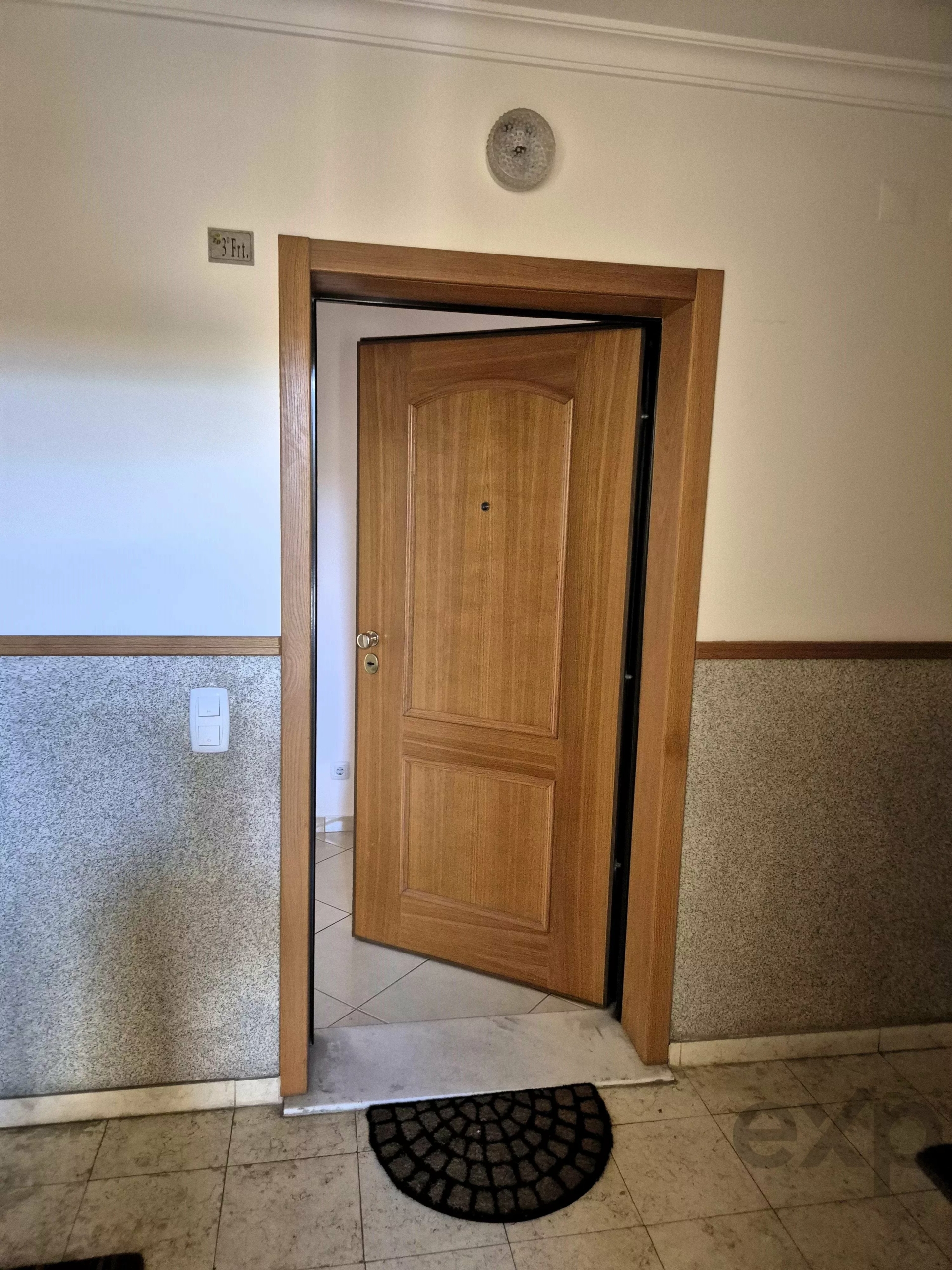 Apartamento T1 Exclusivo em Tavira: Último Piso com Terraço Privativo e Vista Mar e Cidade