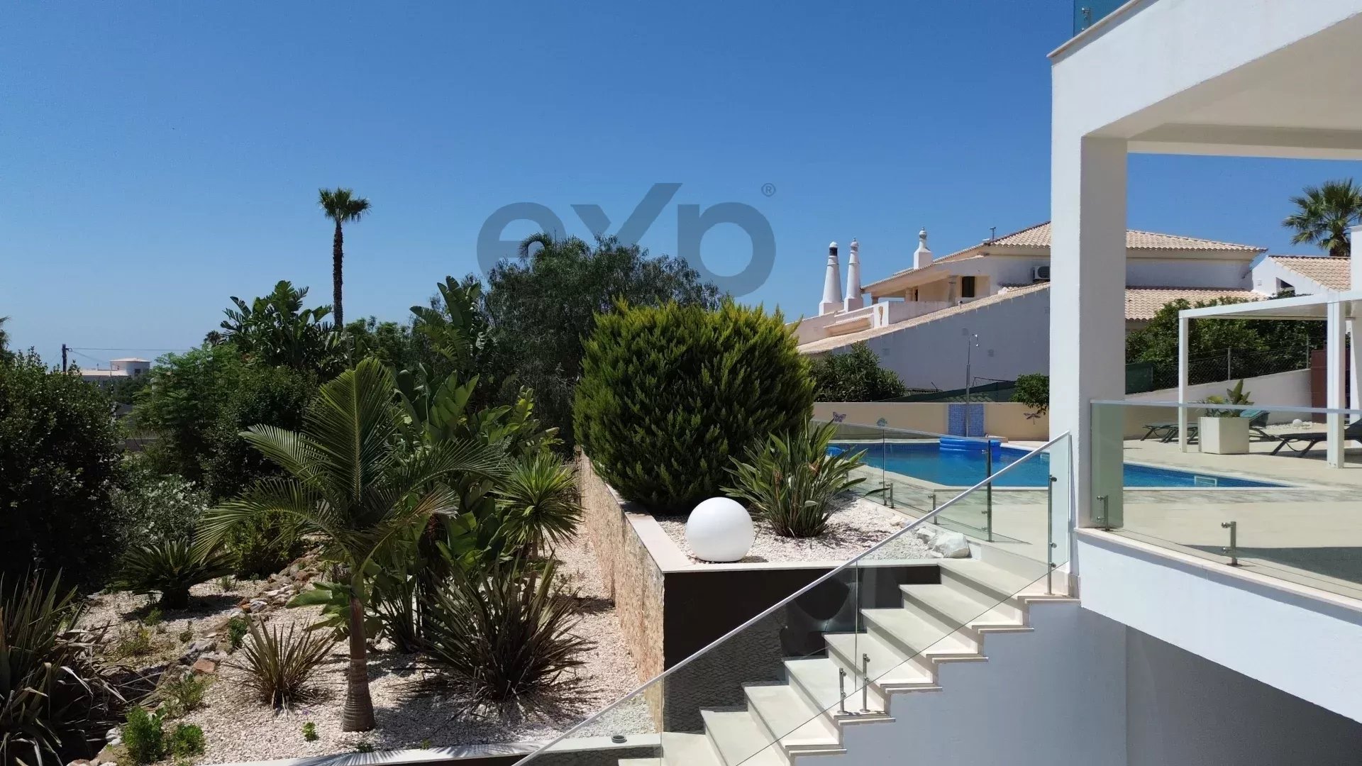 Luxury 4-bedroom villa of 437 m² with swimming pool – Mexilhoeira Grande, Portimão