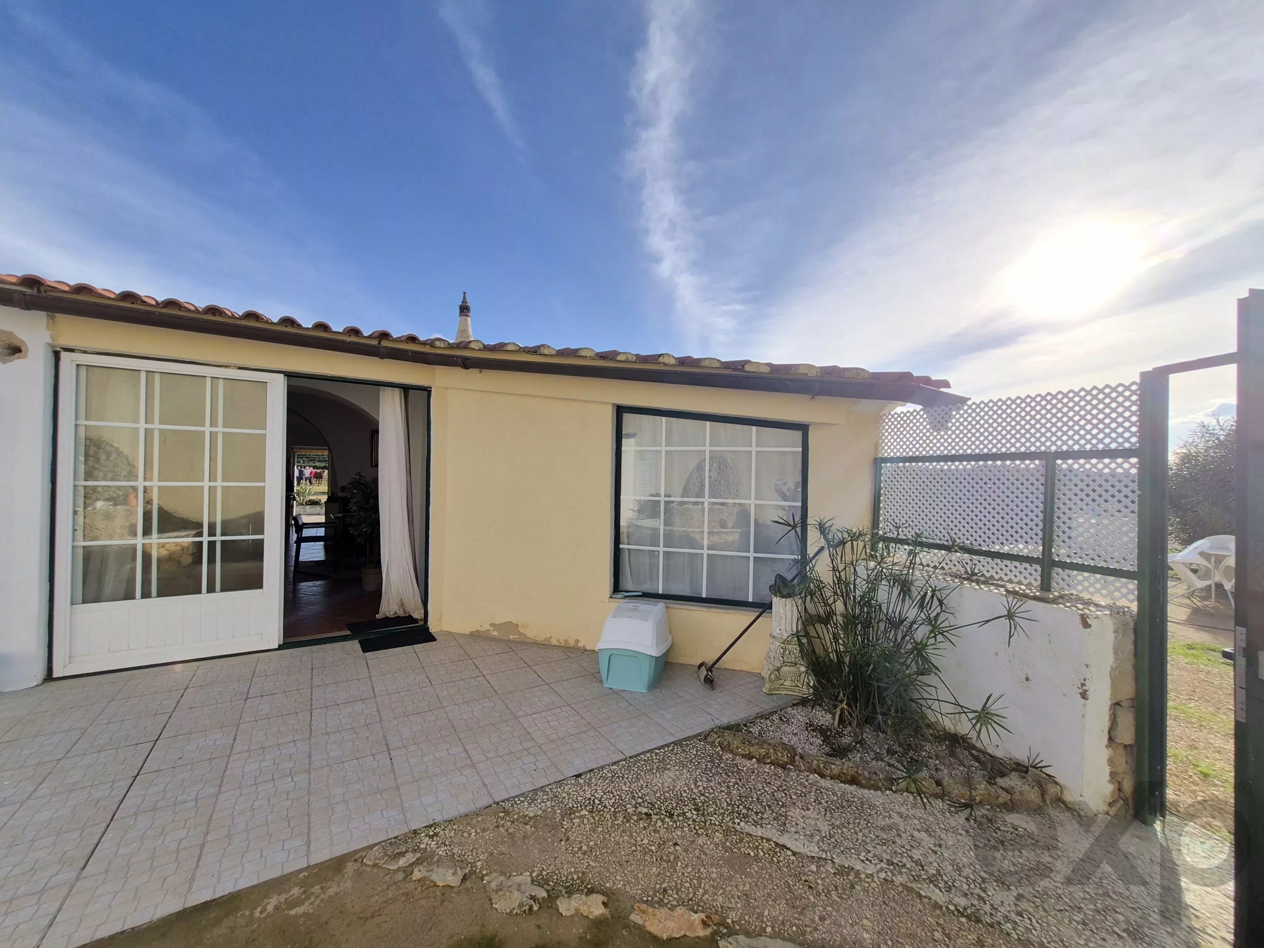 Renovated farmhouse ideally located in the middle of nature.