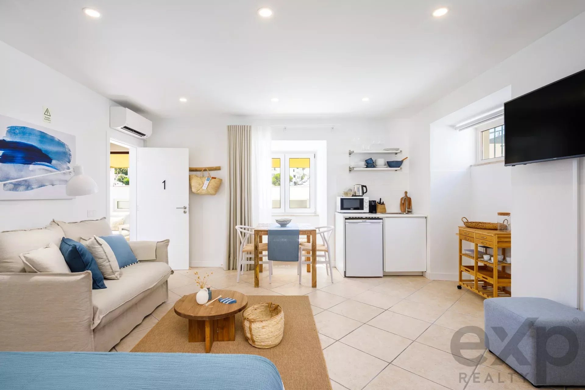 Operating Investment – 4 Beachside Studio Apartments in Central Carvoeiro