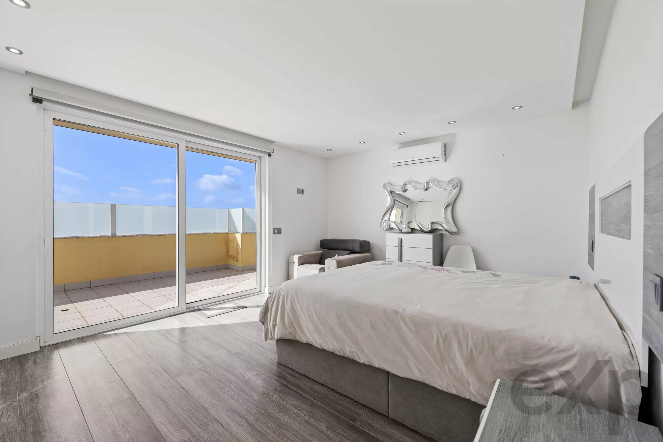 Penthouse exclusif de 3 chambres avec terrasse privée de 119 m², vue mer Portimão et Alvor, et vues panoramiques