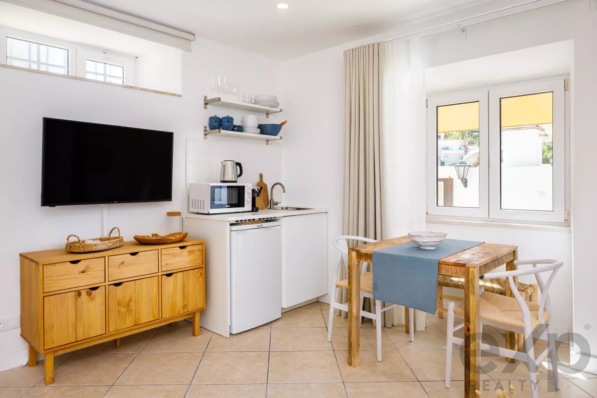 Operating Investment – 4 Beachside Studio Apartments in Central Carvoeiro