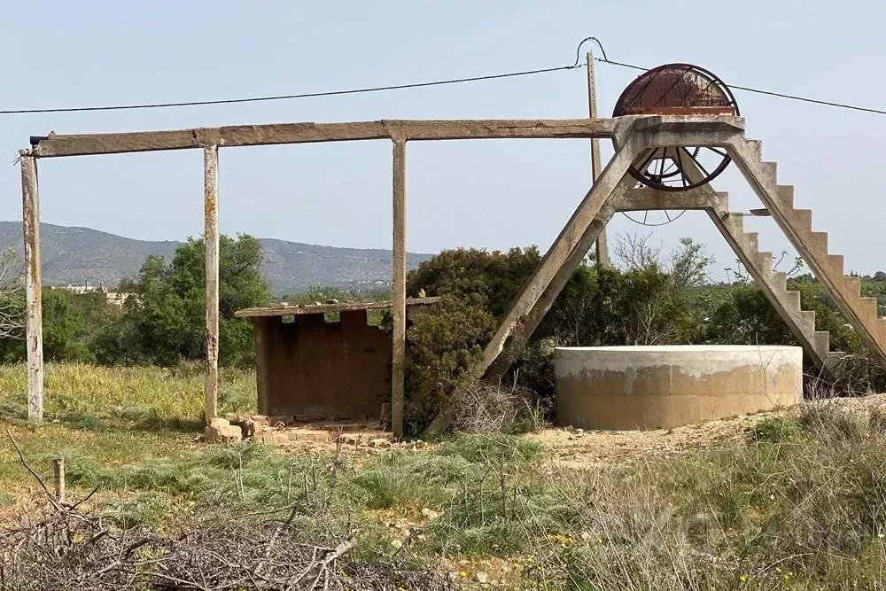 Terreno rústico em Quelfes, Algarve