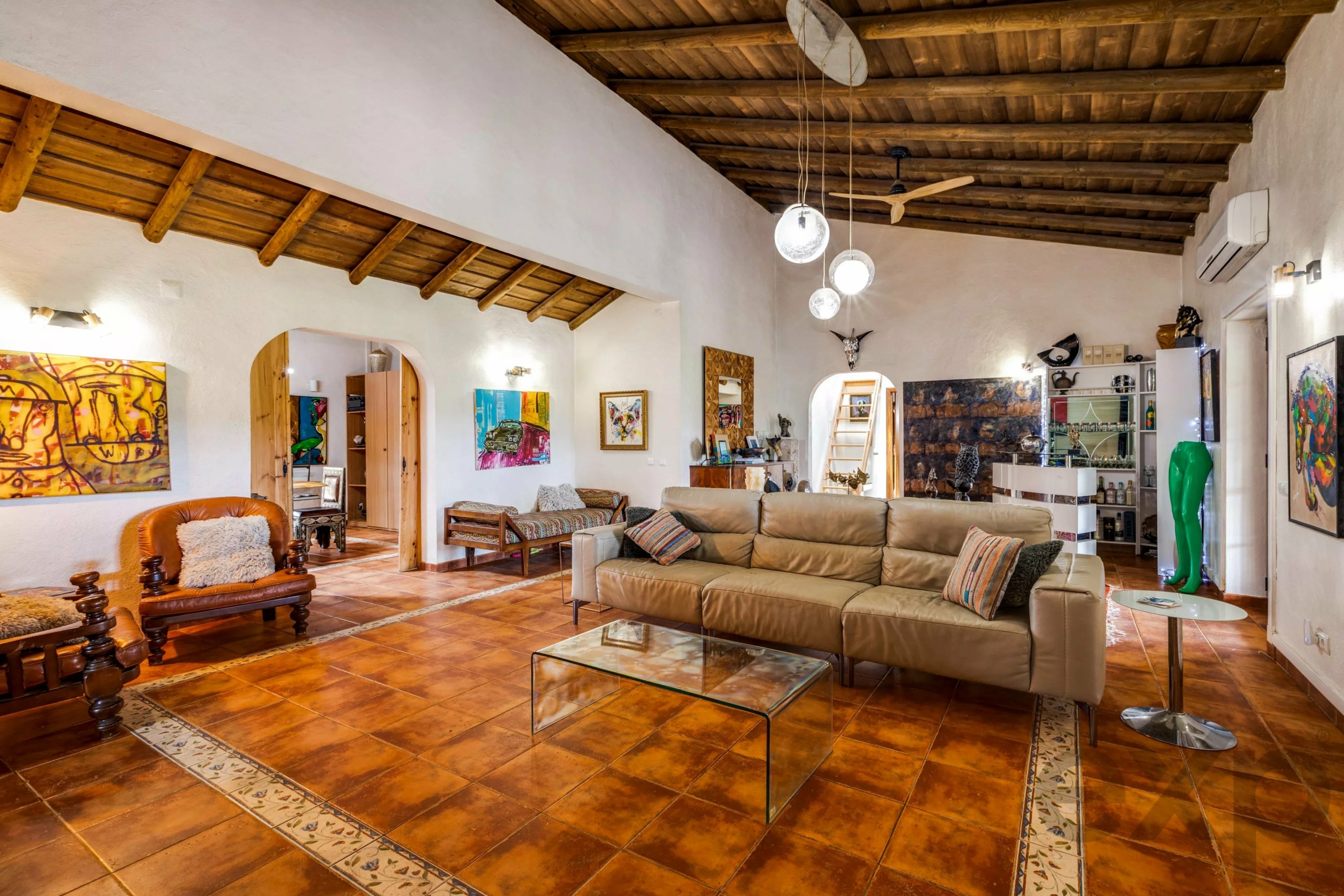 Beautiful Family Home with Equestrian Facilities Set in 2.3 hectares