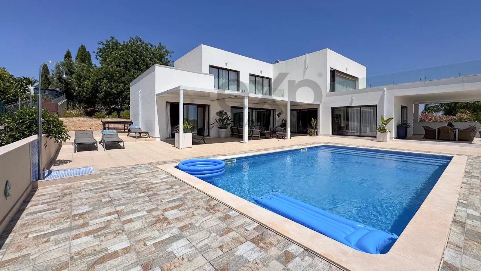 Luxury 4-bedroom villa of 437 m² with swimming pool – Mexilhoeira Grande, Portimão