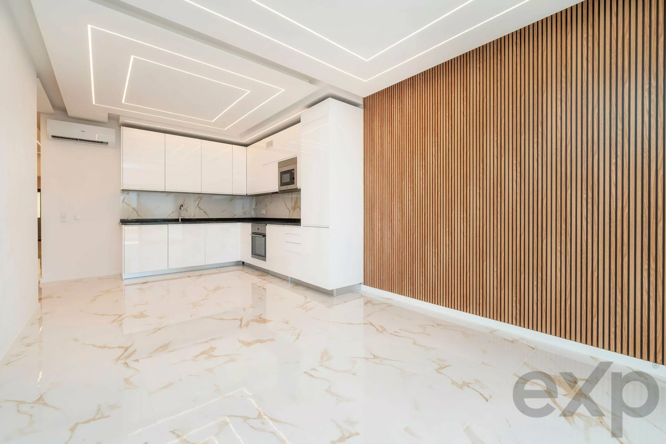 Modern beachfront apartment in Quarteira
