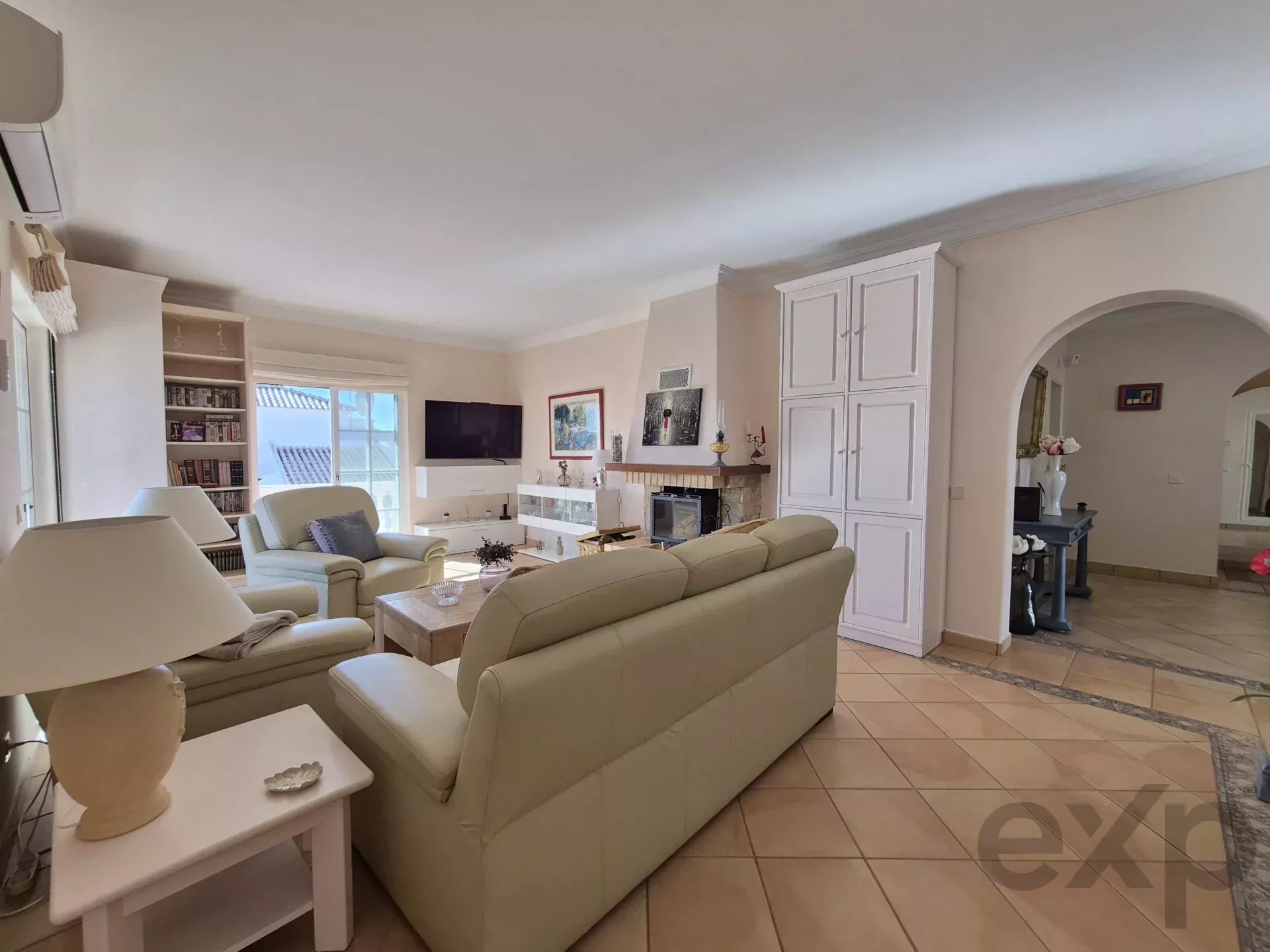 3-bedr. house + 1-bedr. annex, swimming pool and garage,
