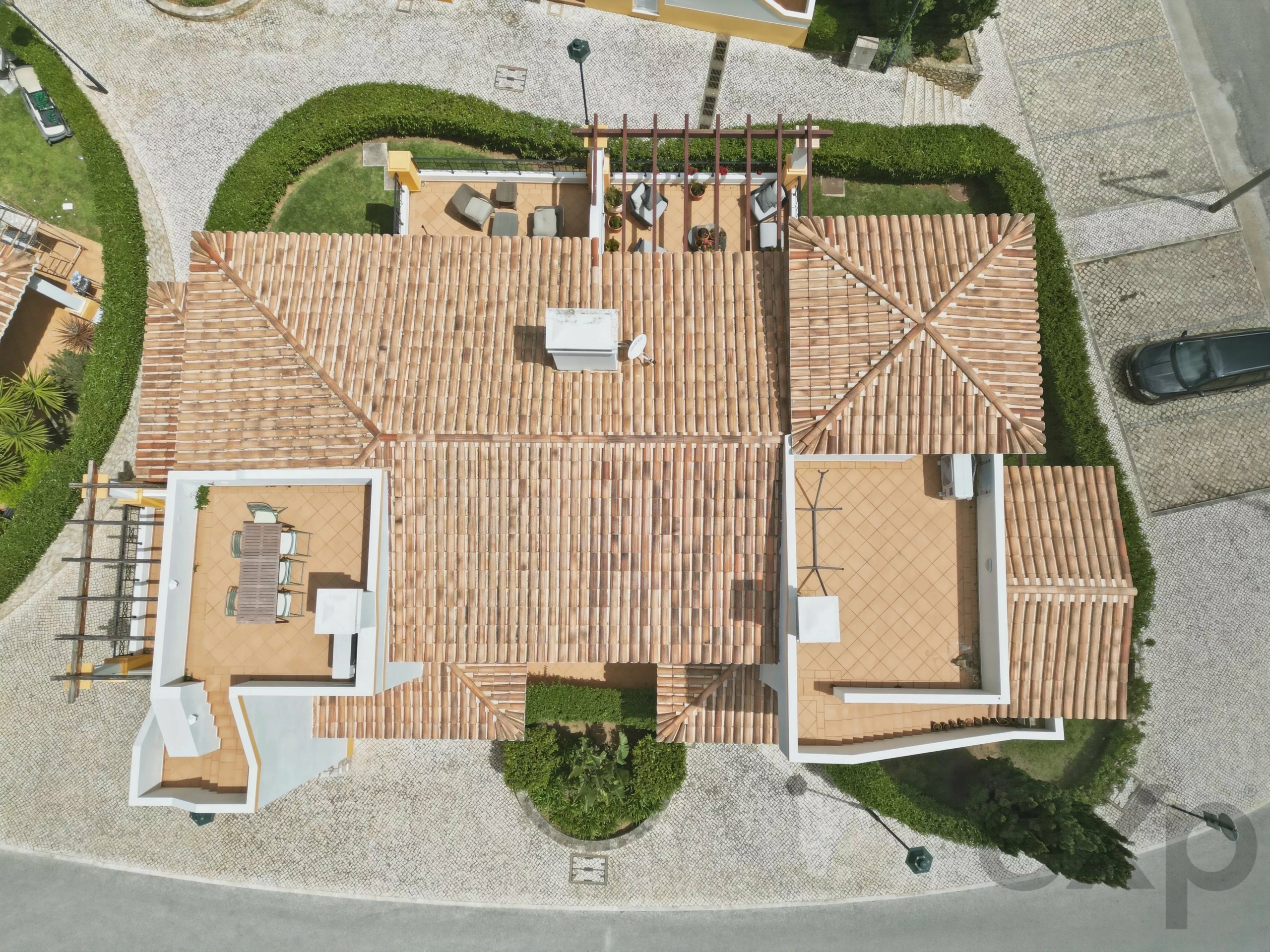Beautiful 3-townhouse next to the beach with spectacular ocean views.