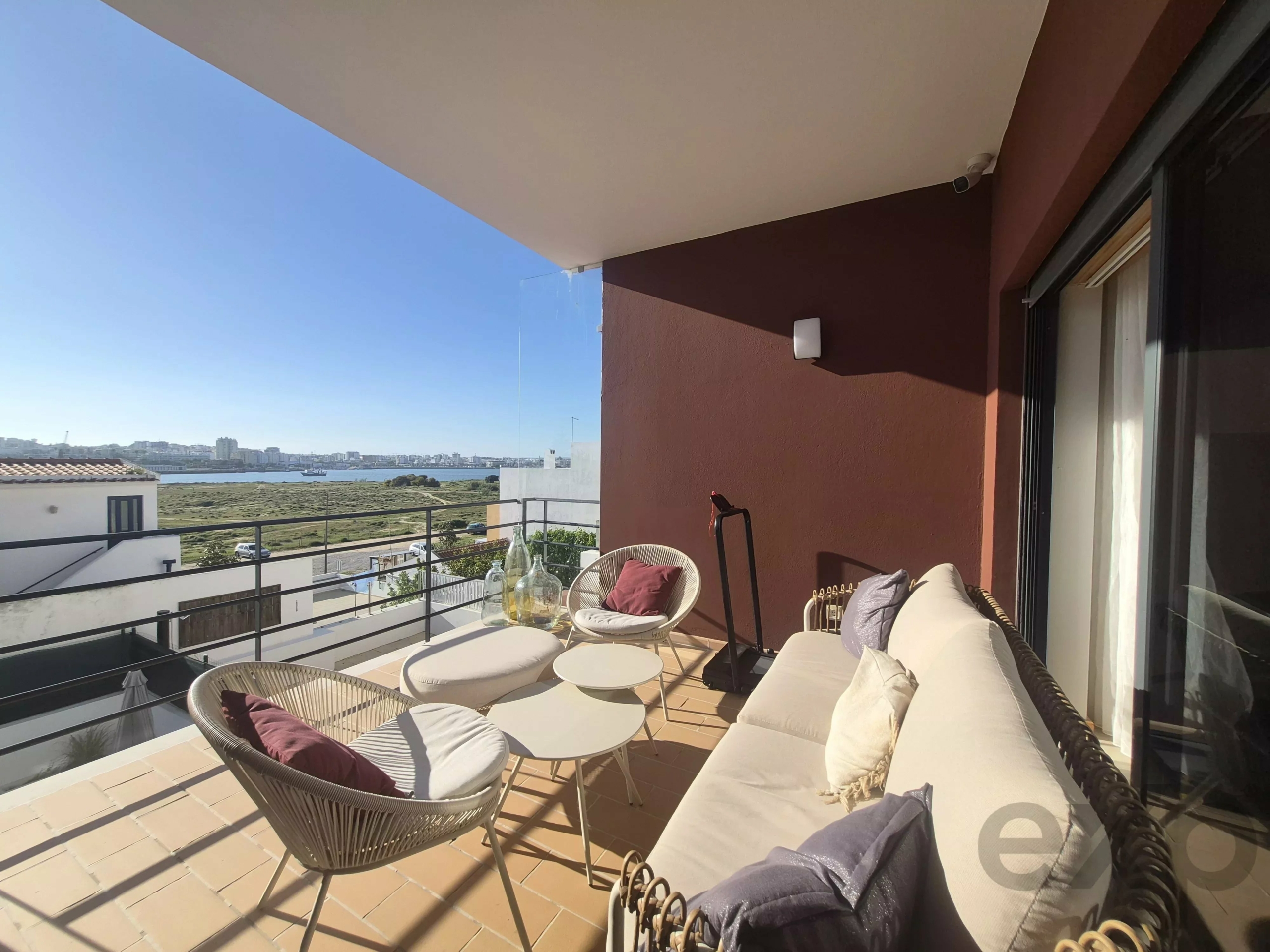 Semi-detached house with independent Apartment & rooftop – Exceptional panoramic view