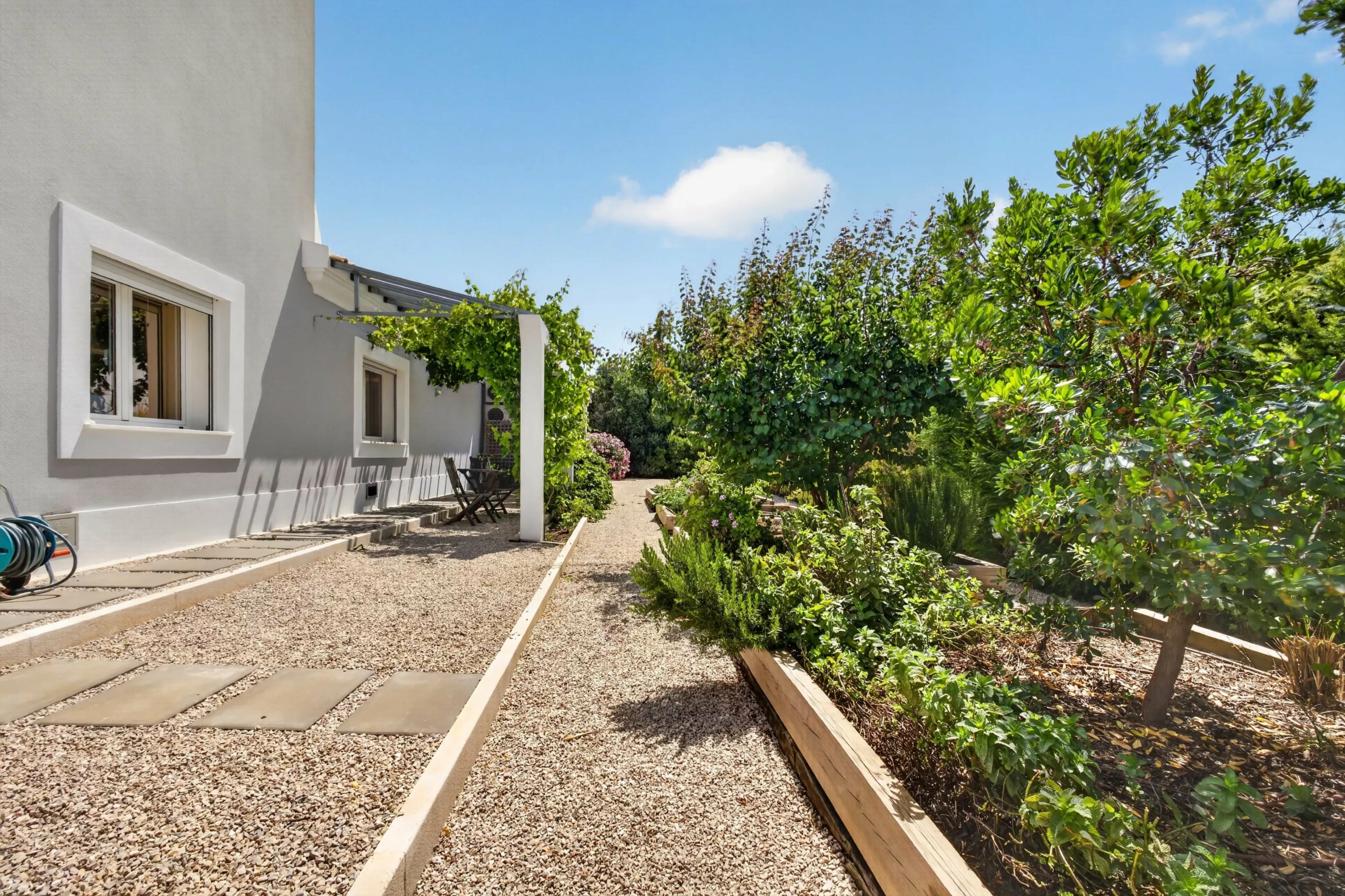 Luxury Single-Story Villa | 250 m² | 4 Bedrooms + Office | Private Pool | 2+ hectares | Vale da Rosa, Estoi, Faro