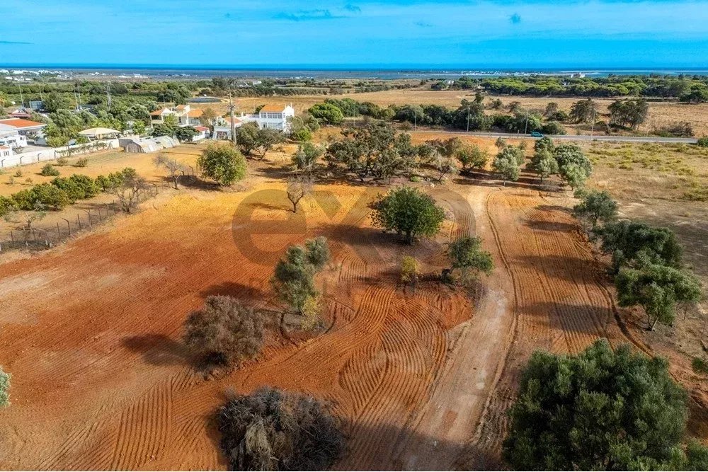 Investment Opportunity – Urban Land with Ruin and Rustic with panoramic sea views in Olhão