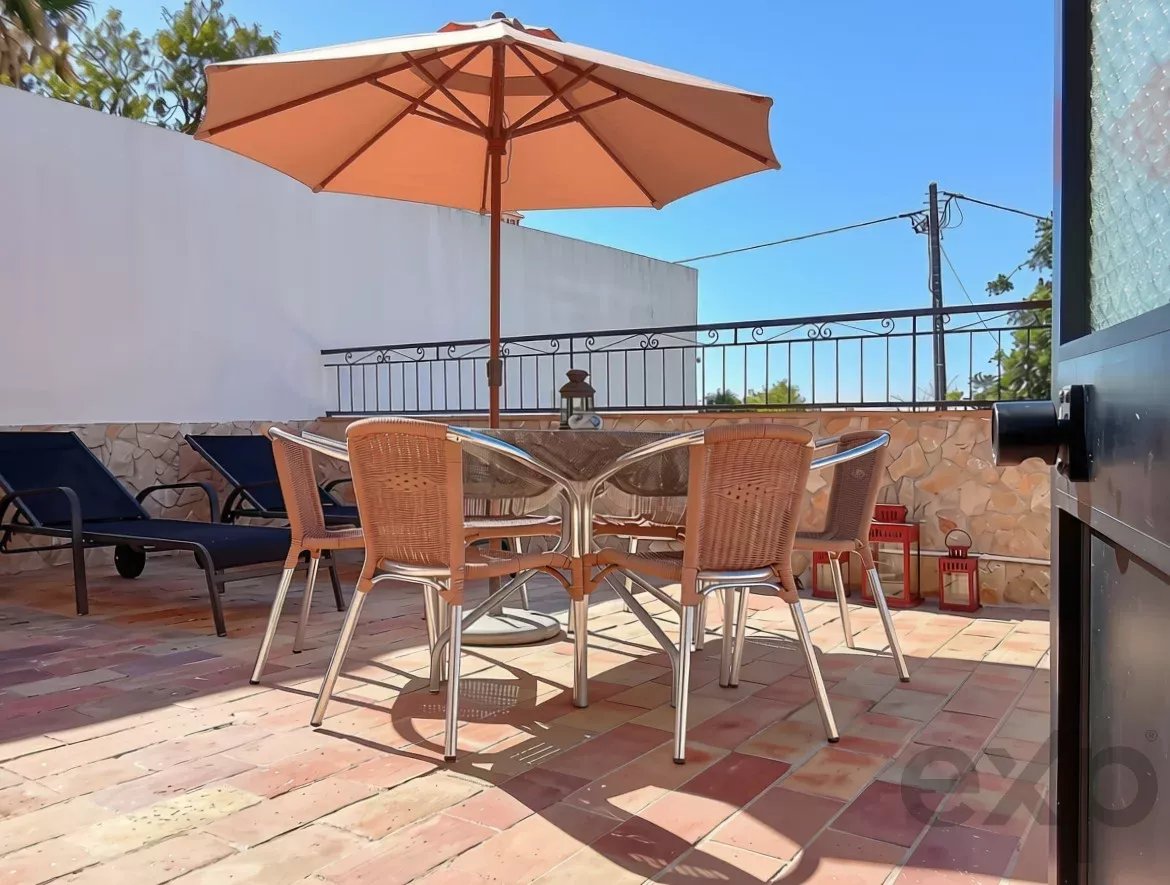 Exclusive property with five independent units and investment potential