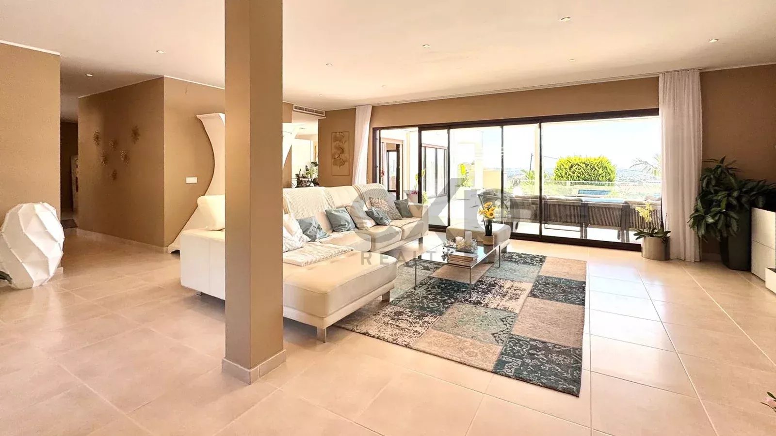 Luxury 4-bedroom villa of 437 m² with swimming pool – Mexilhoeira Grande, Portimão
