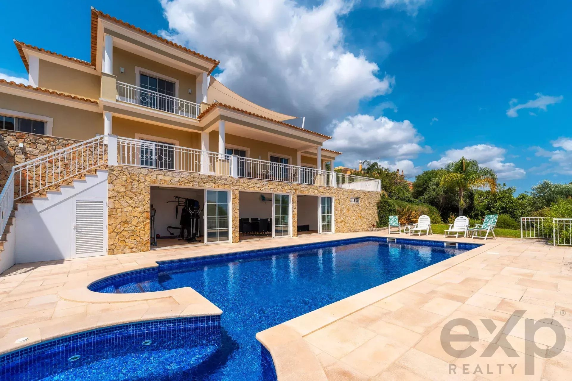 Four bedroom villa with open views and pool in São Bras de Alportel, Algarve